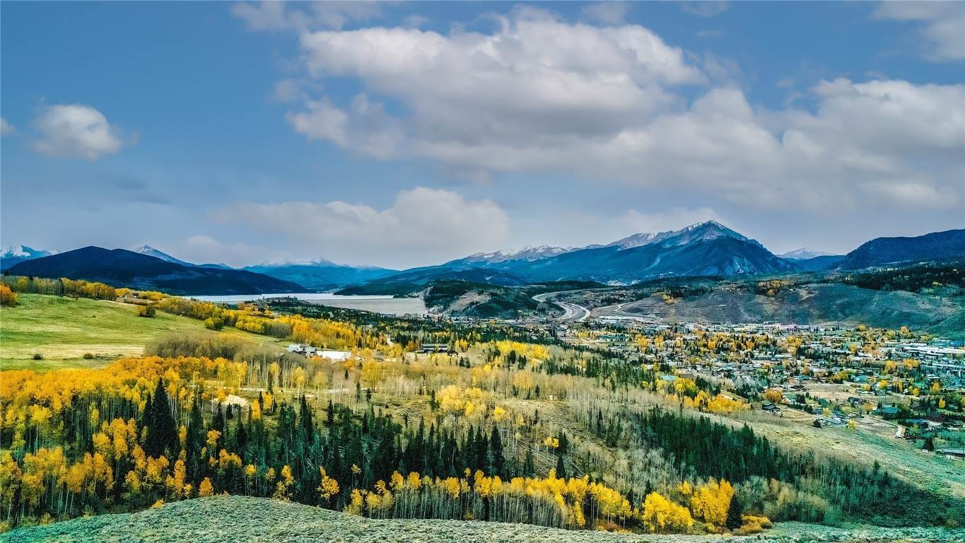 9. Single Family Homes for Active at 19 Fly Caster Lane Silverthorne, Colorado 80498 United States
