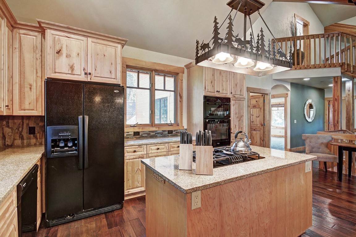 4. Single Family Homes for Active at 397 Whispering Pines Circle Blue River, Colorado 80424 United States