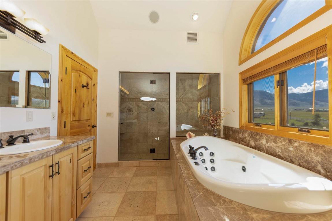17. Single Family Homes for Active at 918 Lindstrom Road Silverthorne, Colorado 80498 United States