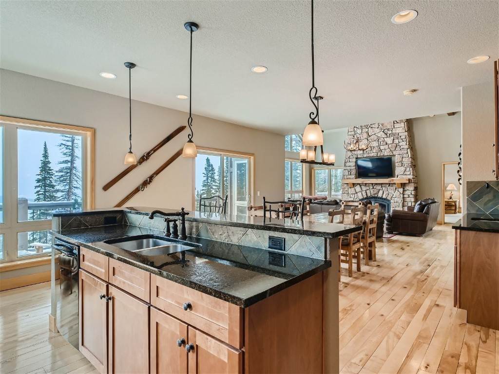 9. Single Family Homes for Active at 672 Kimmes Lane Breckenridge, Colorado 80424 United States