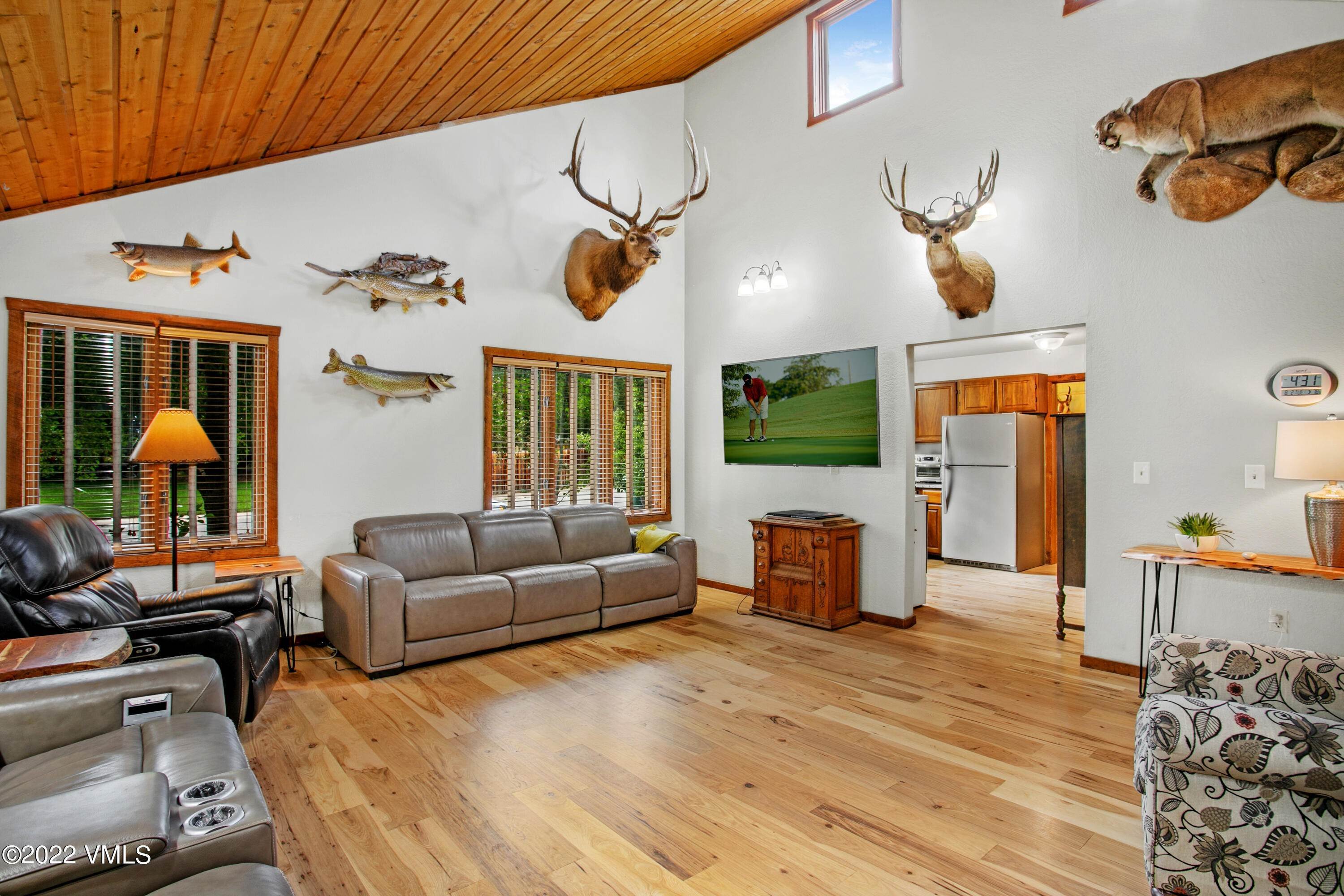 15. Single Family Homes for Active at 112 River View Road Gypsum, Colorado 81637 United States
