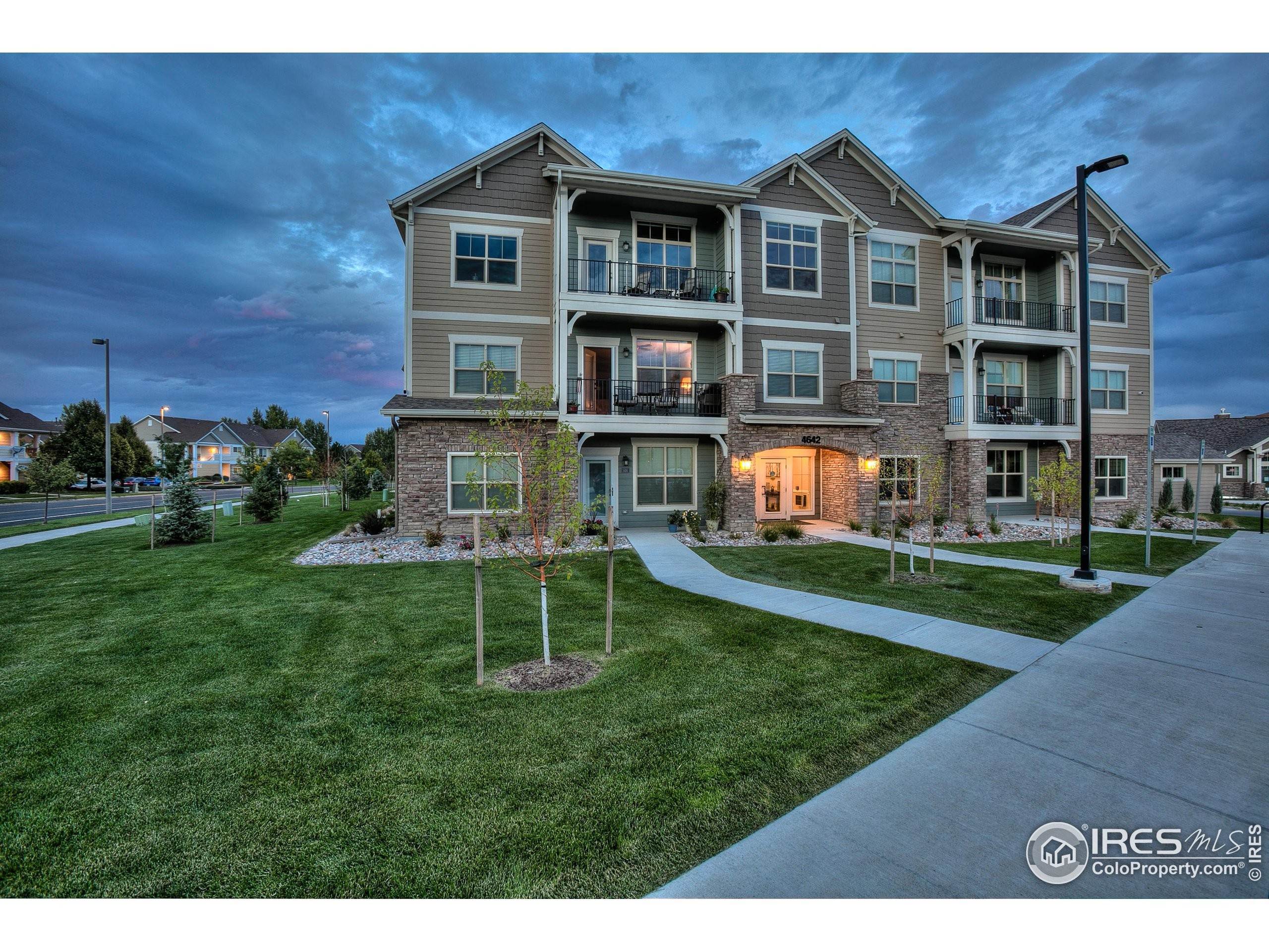 4. Single Family Homes for Active at 4622 Hahns Peak Drive 308 Loveland, Colorado 80538 United States