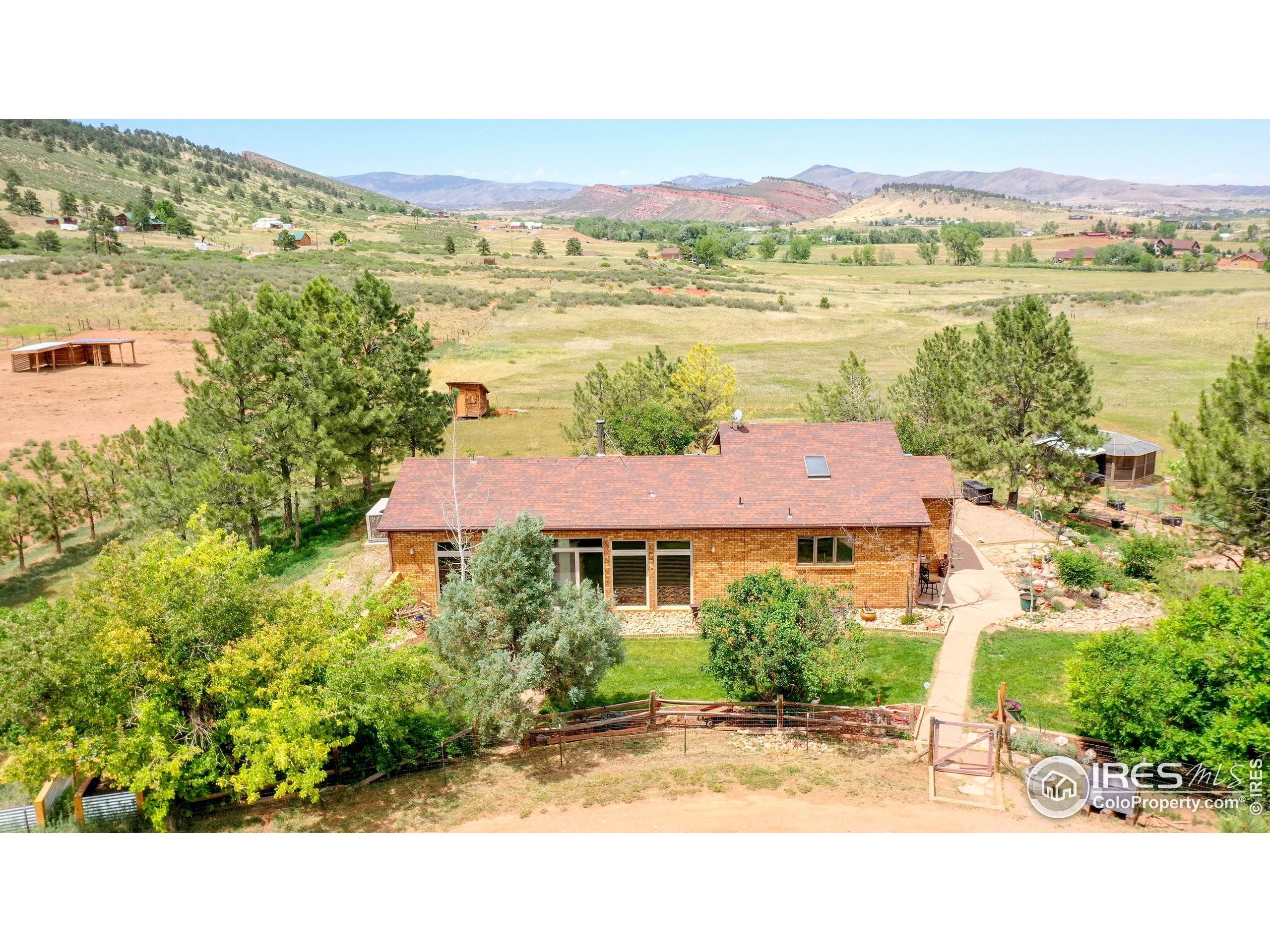15. Single Family Homes for Active at 8425 Coyote Run Loveland, Colorado 80537 United States