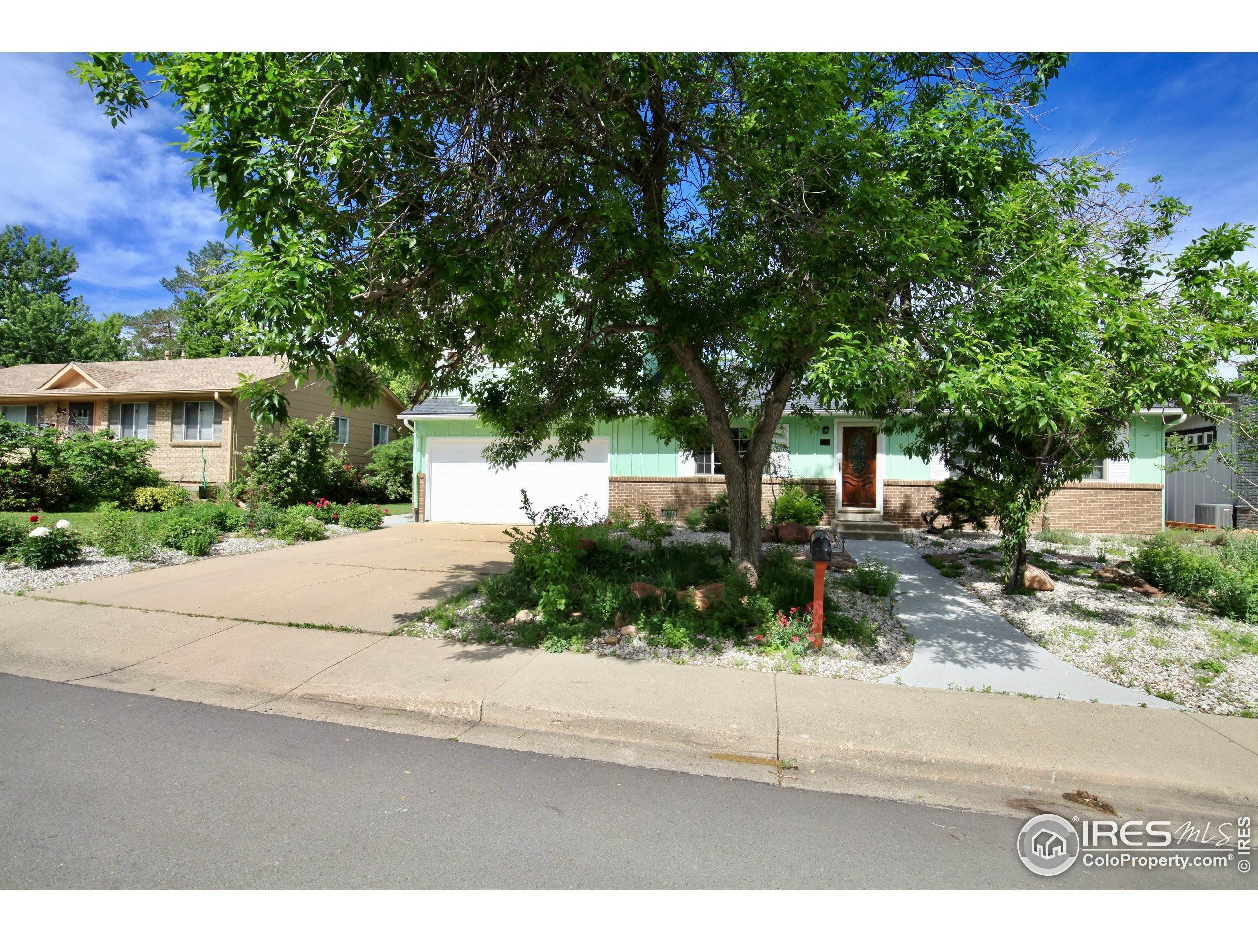 3. Single Family Homes for Active at 1295 Edinboro Drive Boulder, Colorado 80305 United States