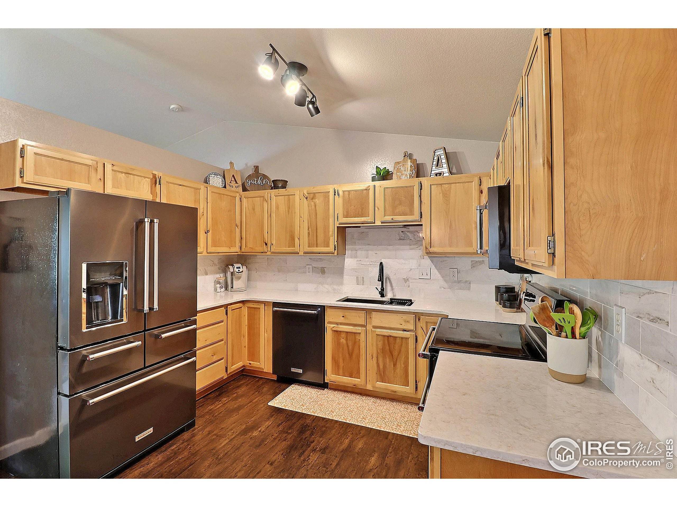 14. Single Family Homes for Active at 3133 39th Avenue Evans, Colorado 80620 United States