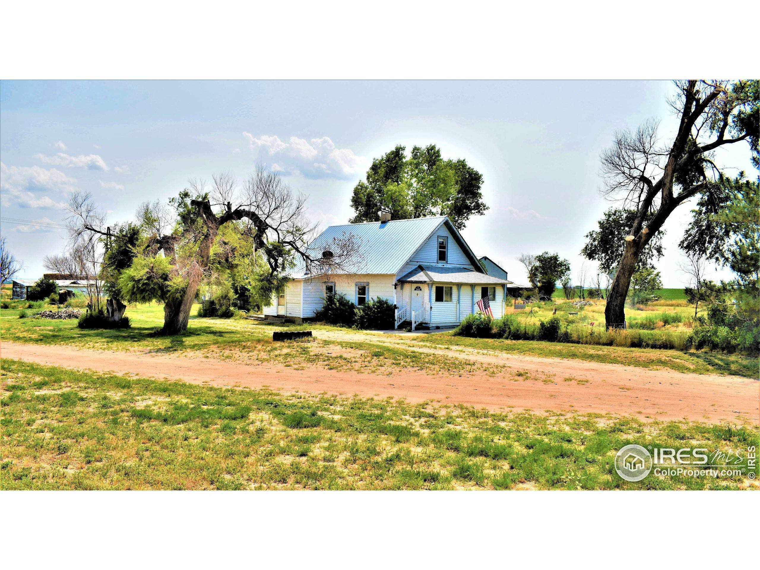20. Single Family Homes for Active at 13976 County Road X Weldona, Colorado 80653 United States