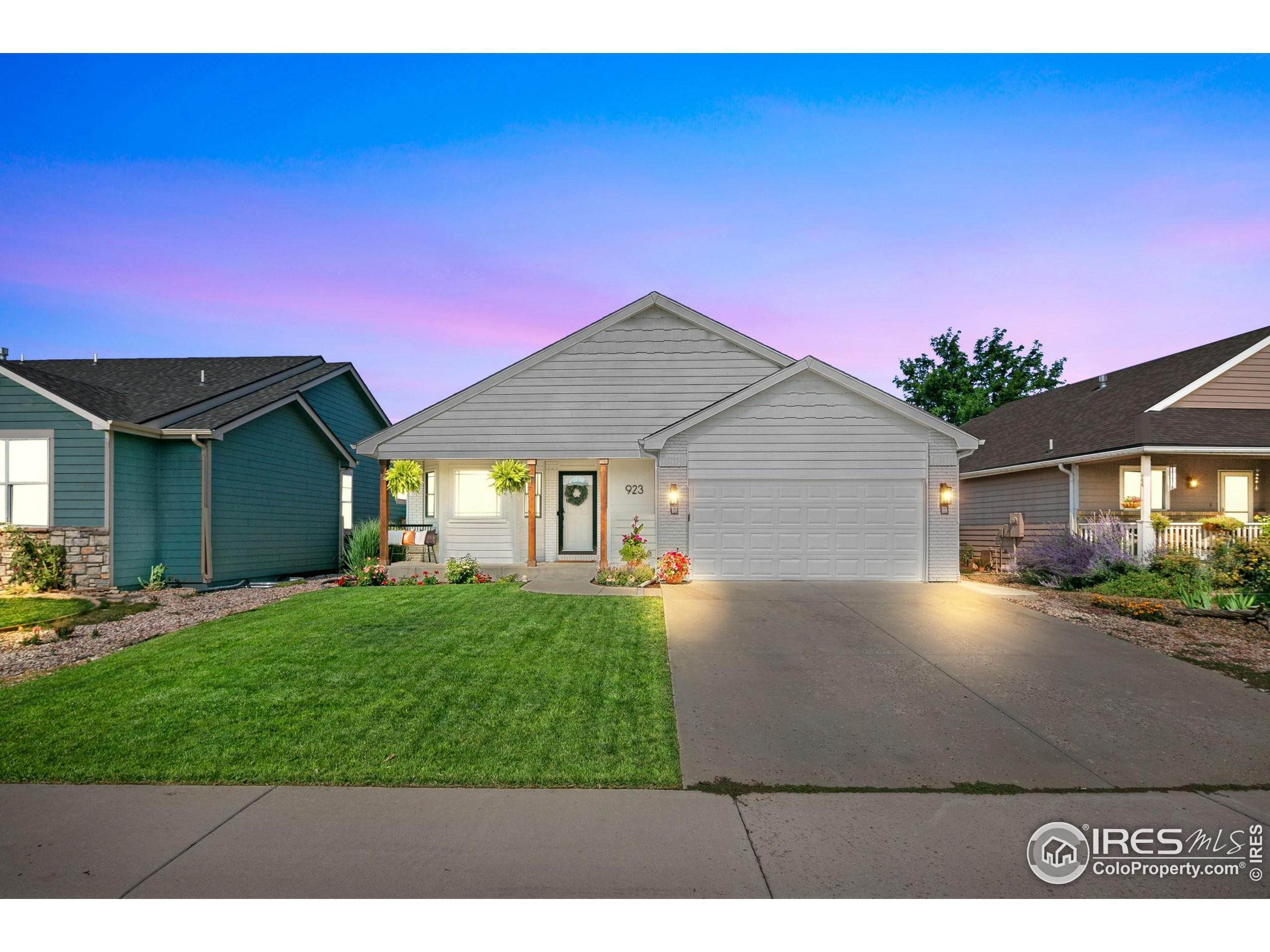 4. Single Family Homes for Active at 923 Durum Court Windsor, Colorado 80550 United States
