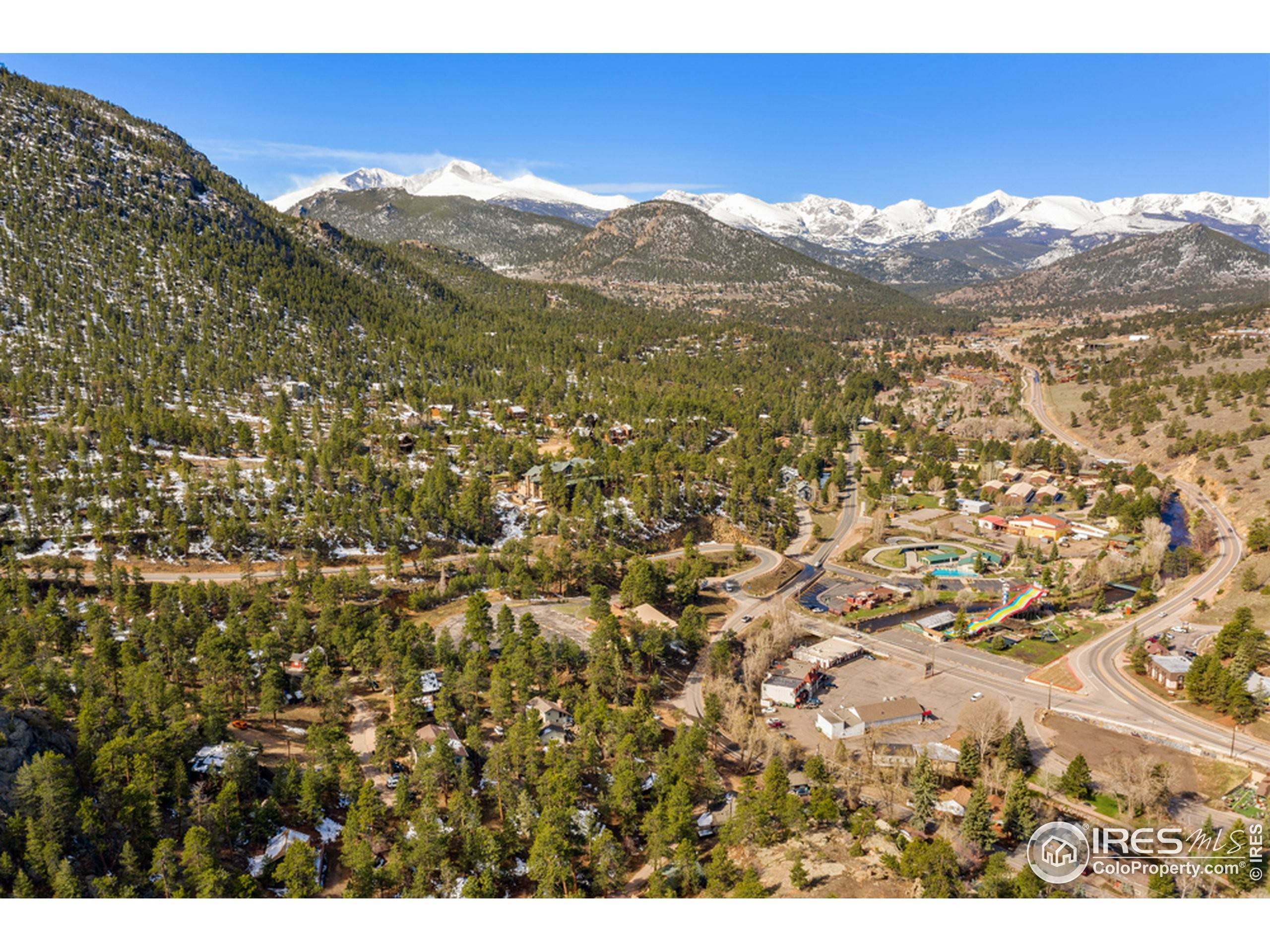 4. Single Family Homes for Active at 401 Moccasin Cir Drive Estes Park, Colorado 80517 United States