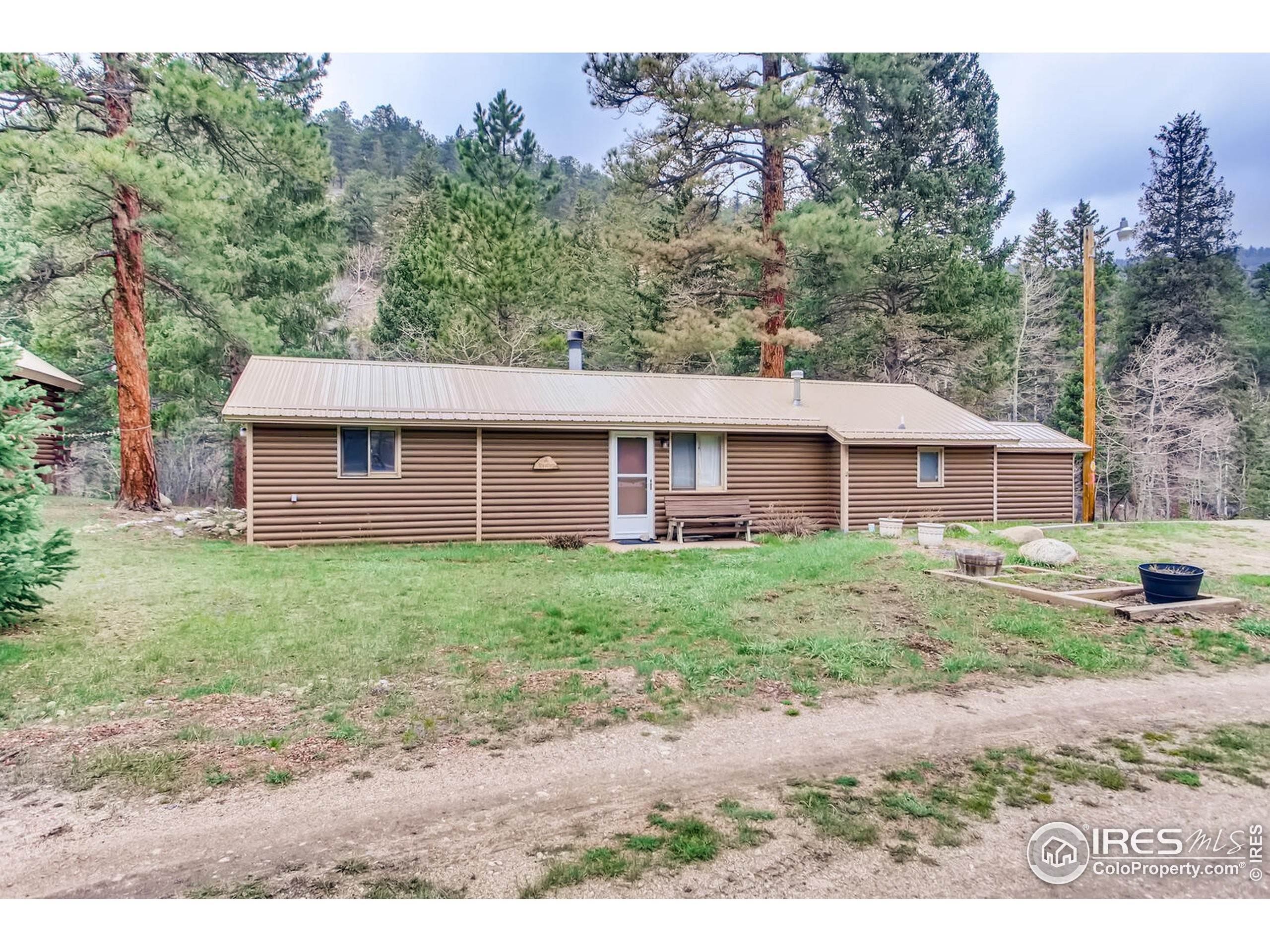 5. Single Family Homes for Active at 818 Riverside Drive Lyons, Colorado 80540 United States