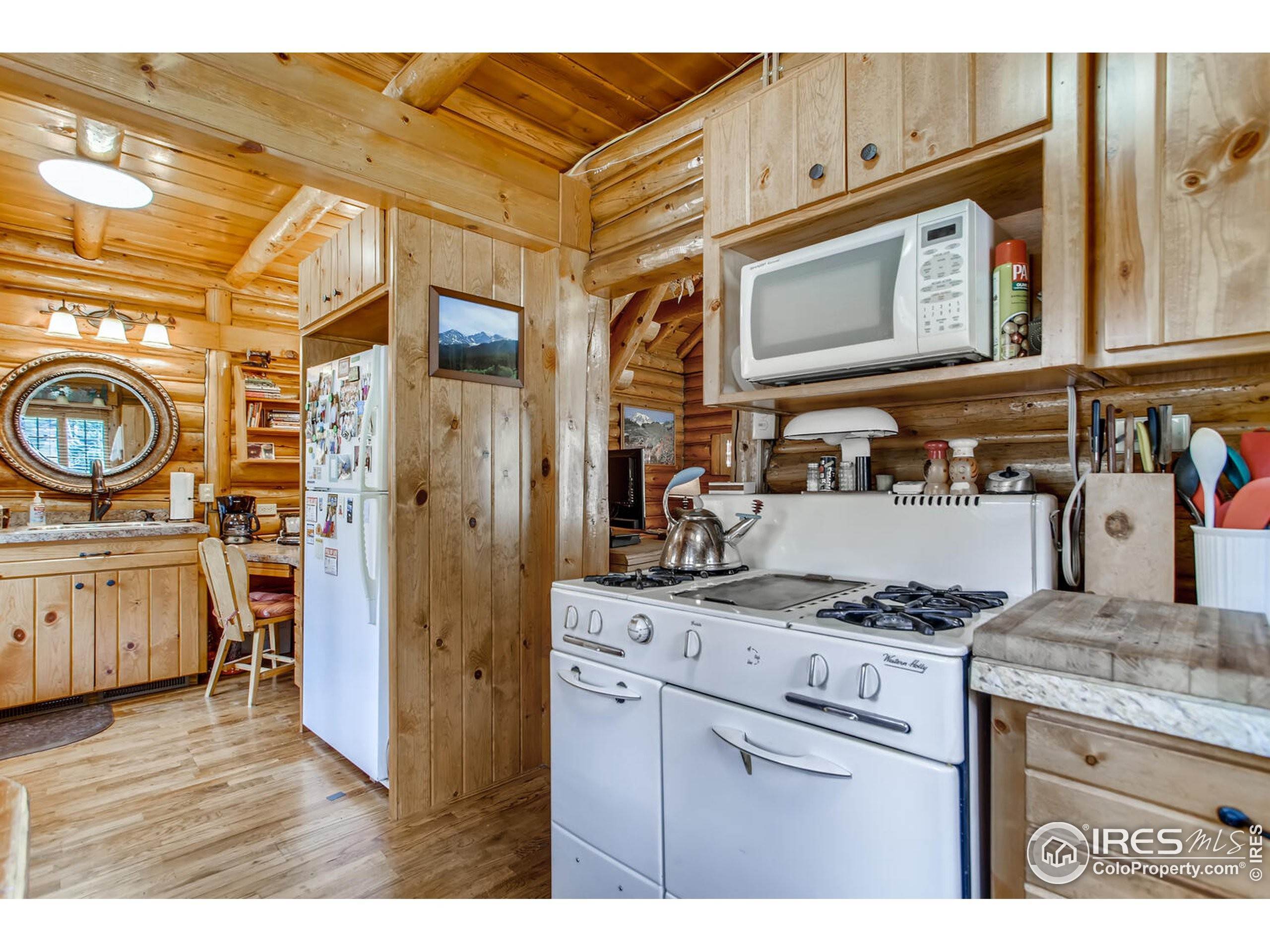 19. Single Family Homes for Active at 818 Riverside Drive Lyons, Colorado 80540 United States