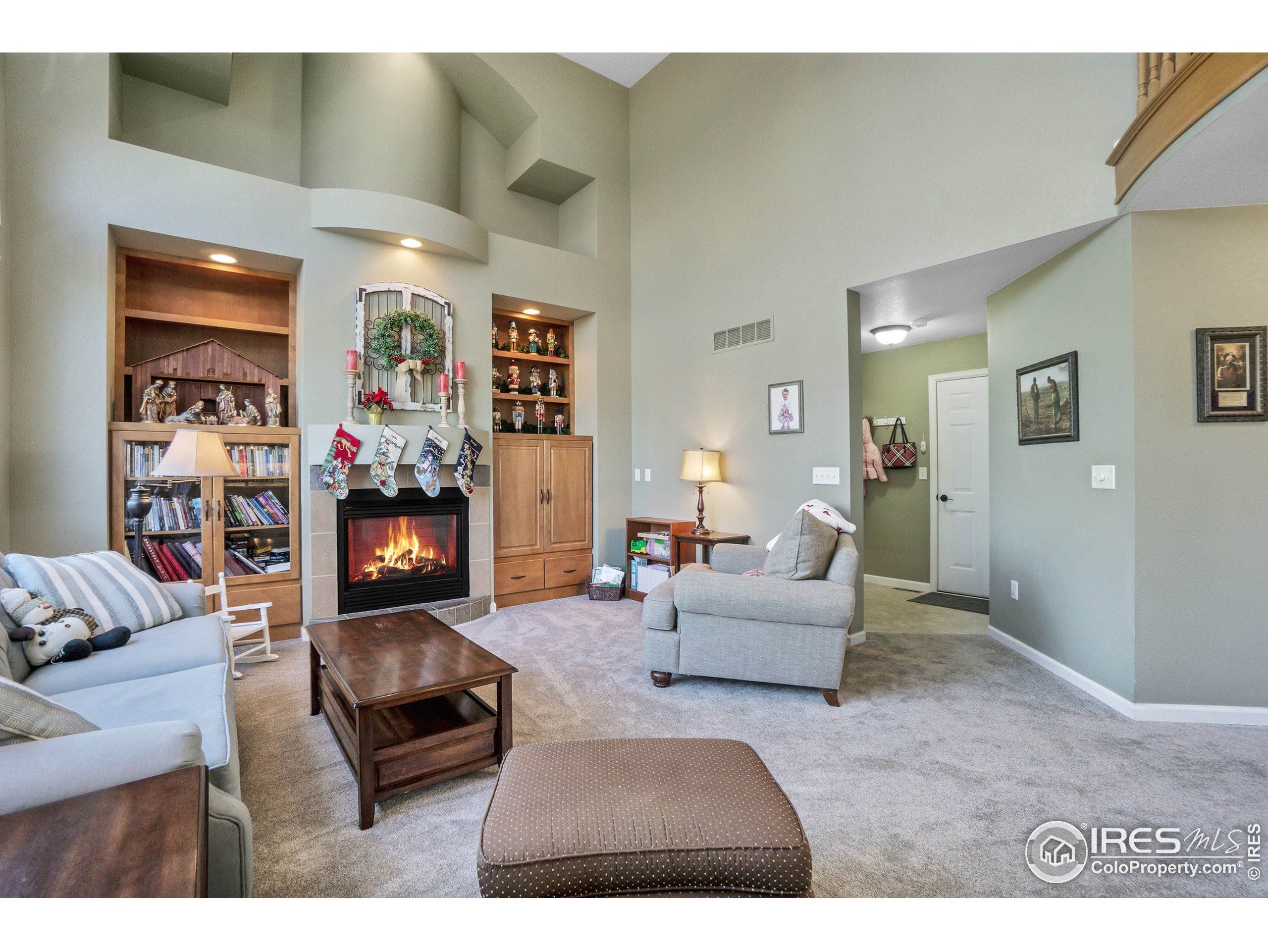 17. Single Family Homes for Active at 1939 Rivers Edge Road Windsor, Colorado 80550 United States