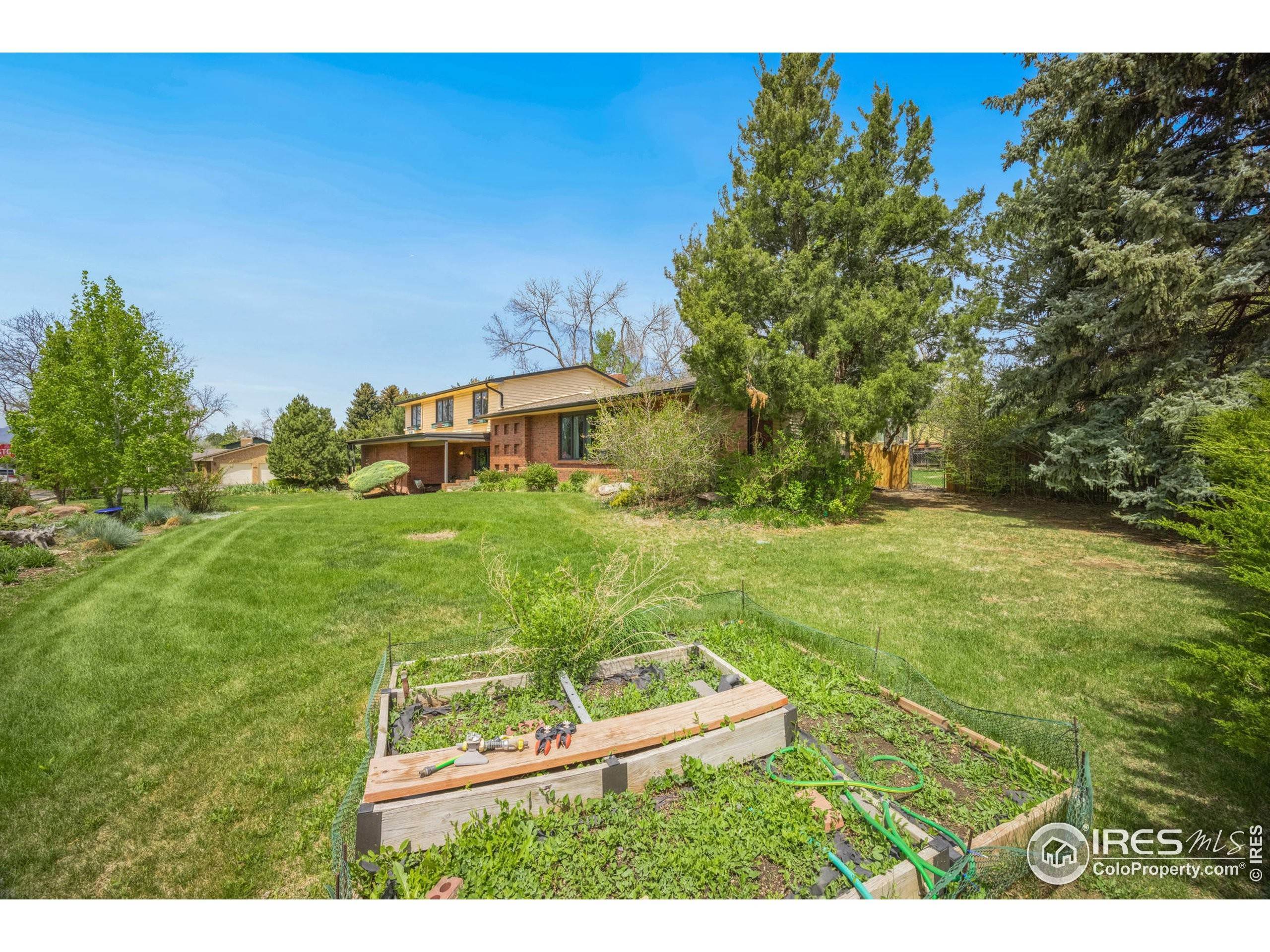4. Single Family Homes for Active at 1800 Rangeview Drive Fort Collins, Colorado 80524 United States