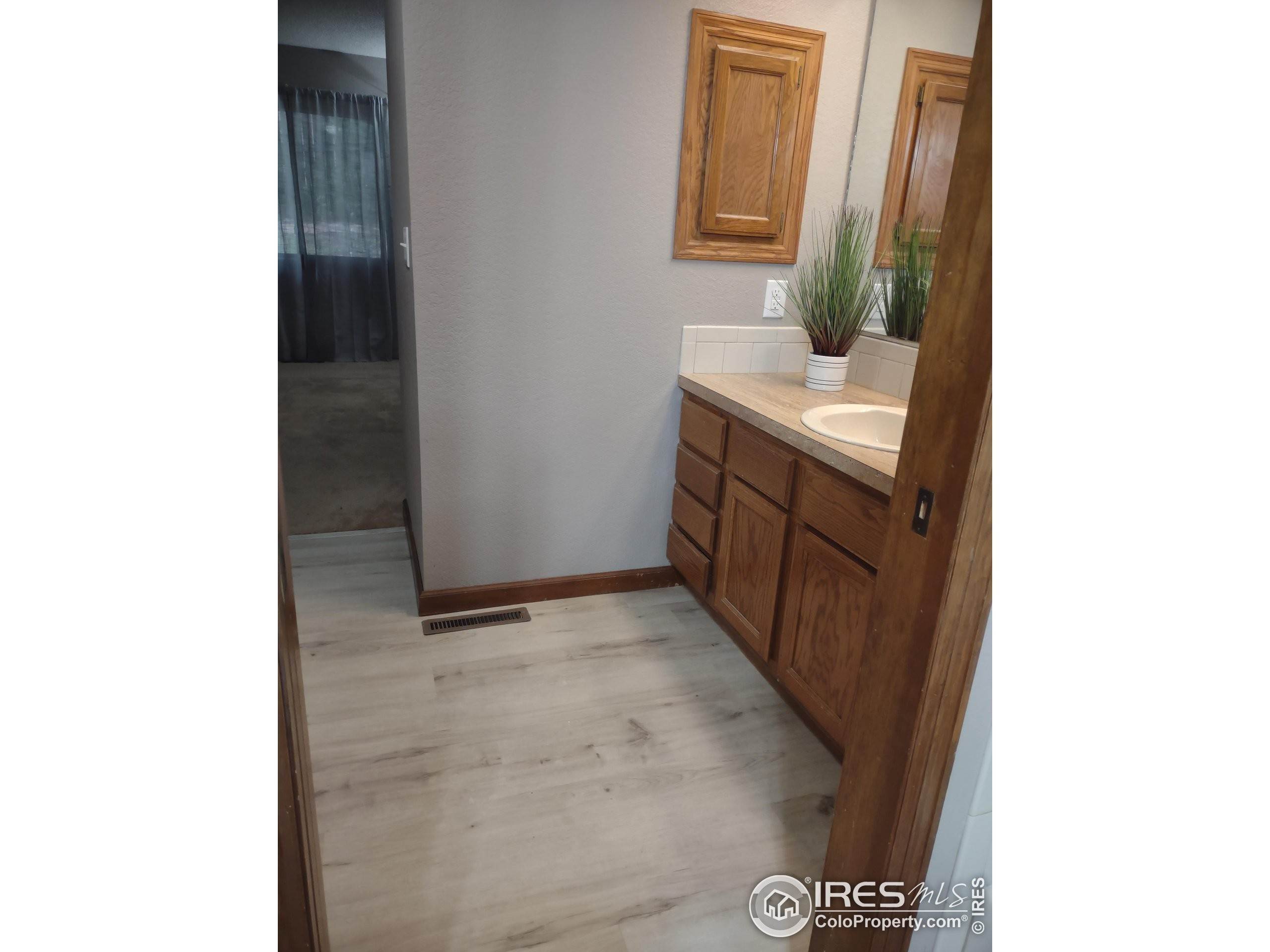 20. Single Family Homes for Active at 1001 43rd Avenue 48 Greeley, Colorado 80634 United States