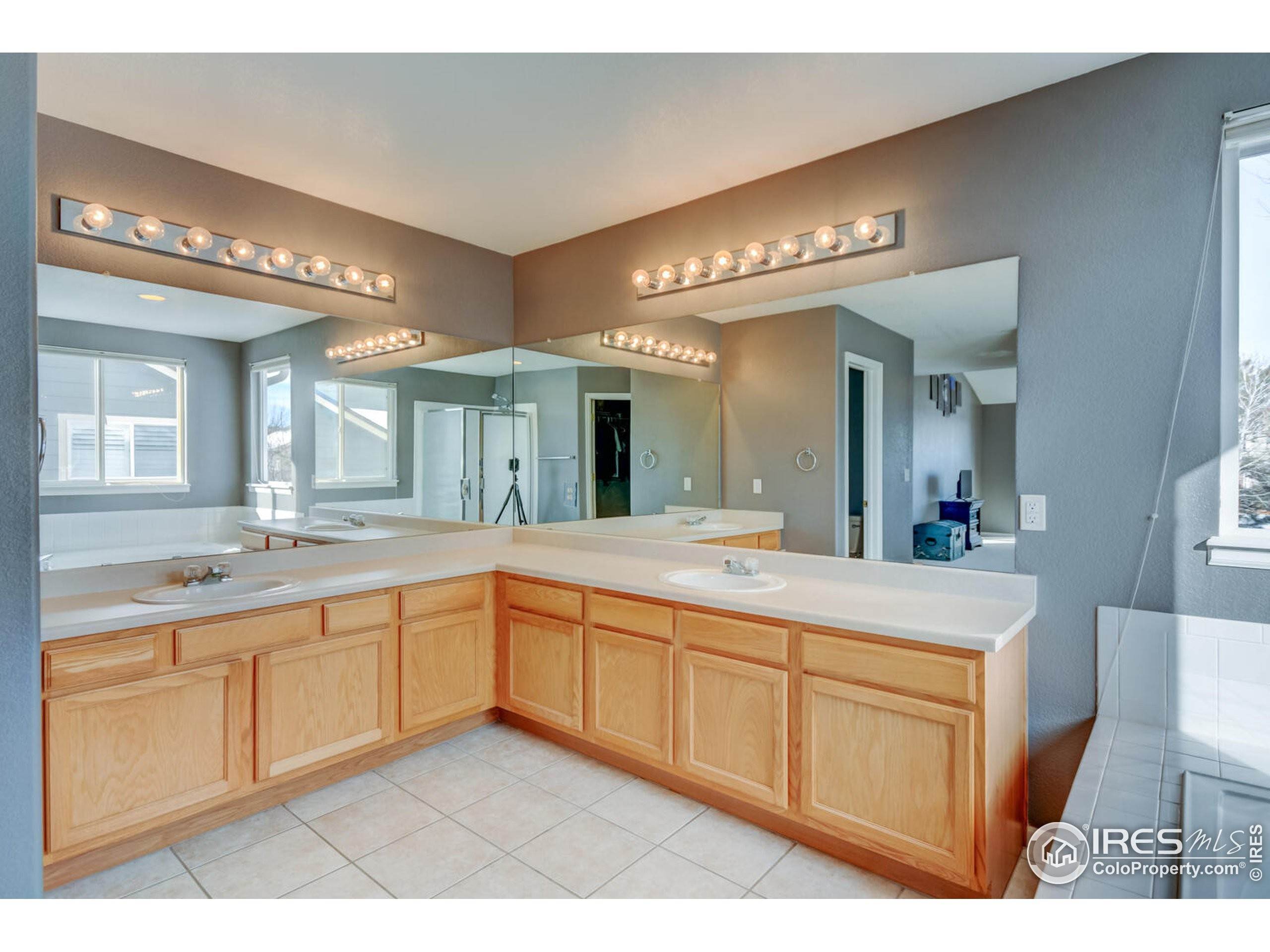 19. Single Family Homes for Active at 2942 E 135th Place Thornton, Colorado 80241 United States