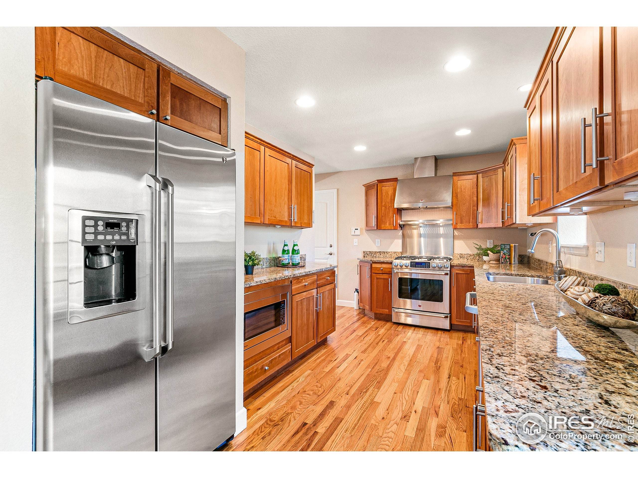 9. Single Family Homes for Active at 820 Hartford Drive Boulder, Colorado 80305 United States