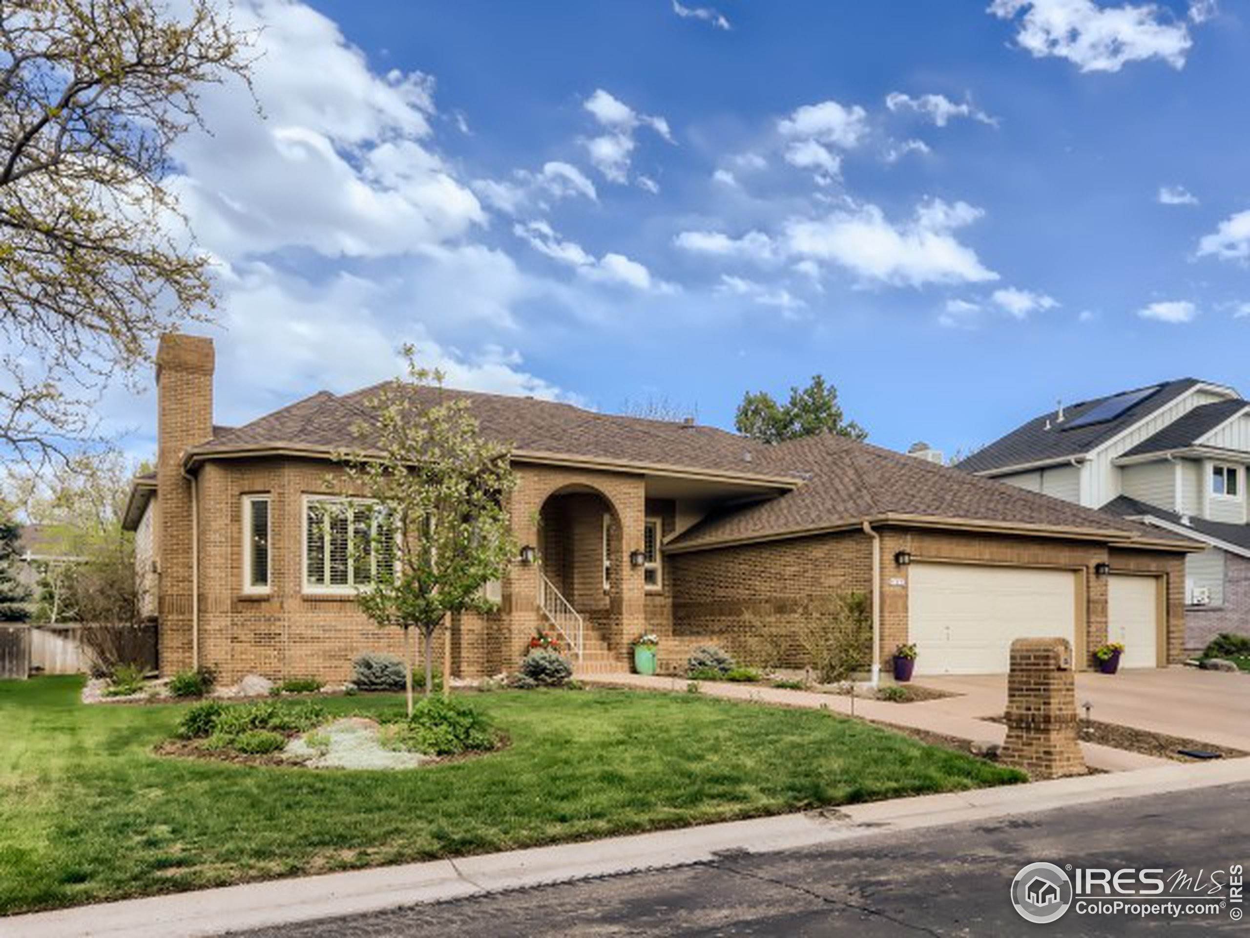 Single Family Homes for Active at 647 S Manorwood Lane Louisville, Colorado 80027 United States