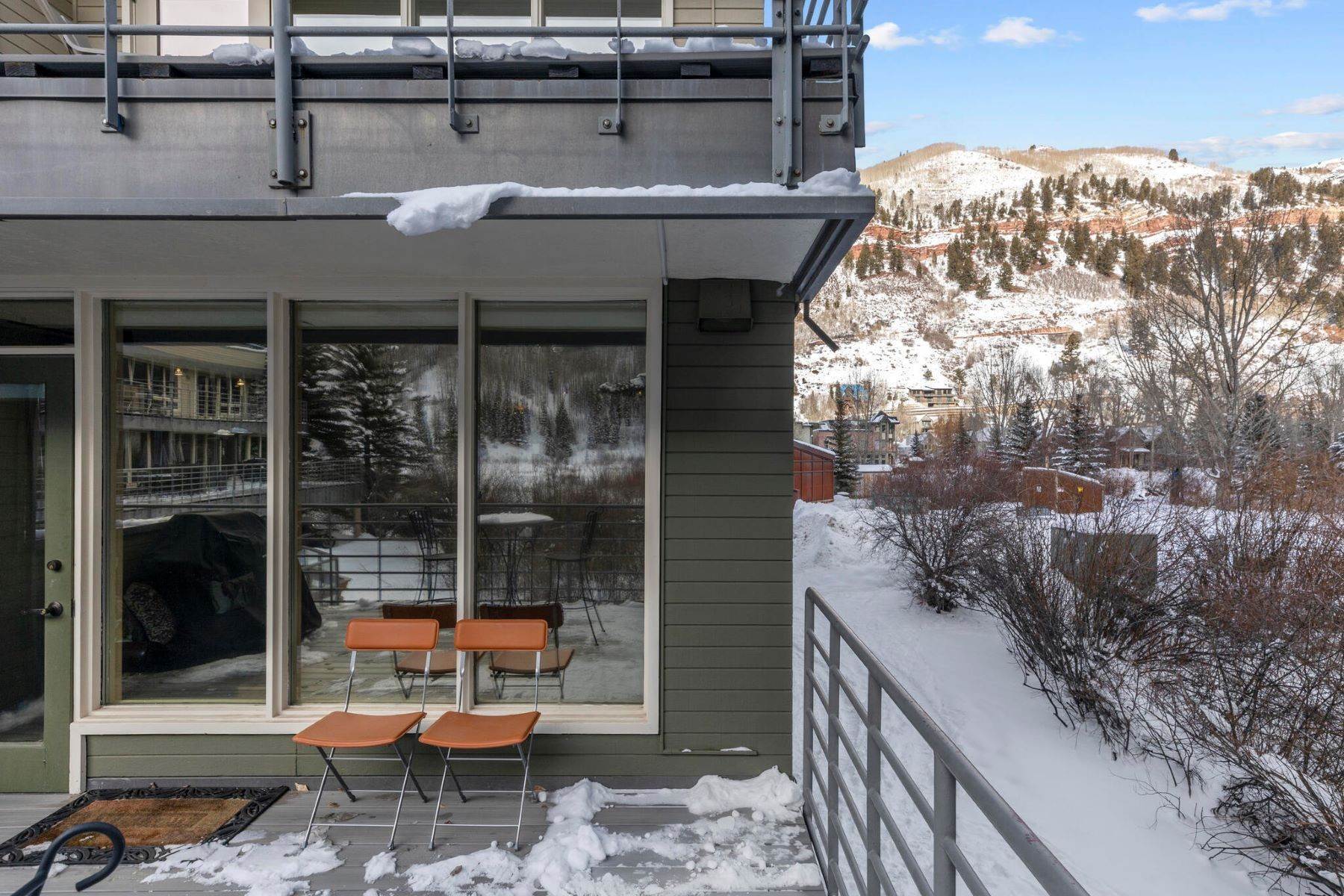 3. Condominiums for Active at 200 S Willow Street, Muscatel Flats #2 Telluride, Colorado 81435 United States