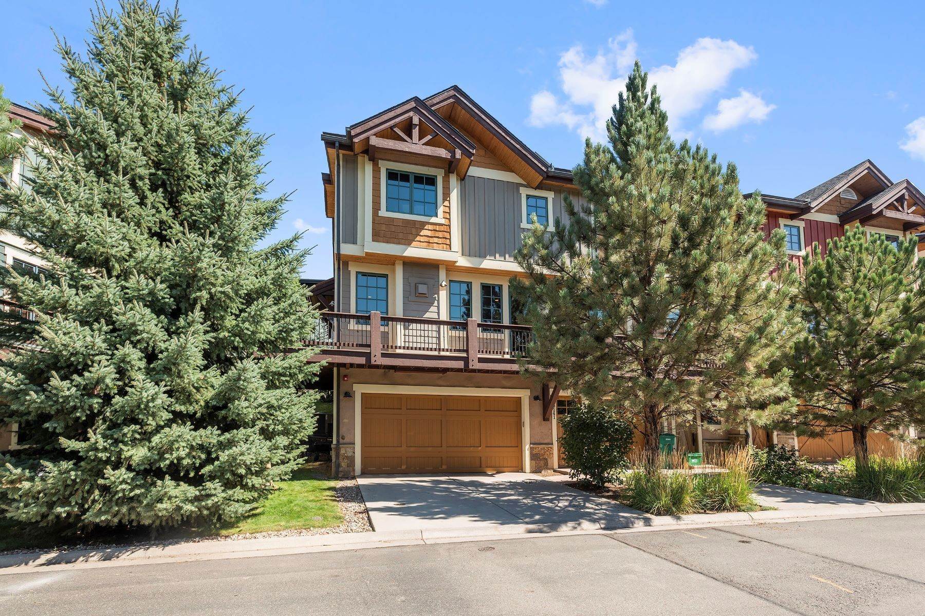 Single Family Homes for Active at Beautifully Maintained Shadowrock Townhome 141 Juniper Trail Carbondale, Colorado 81623 United States