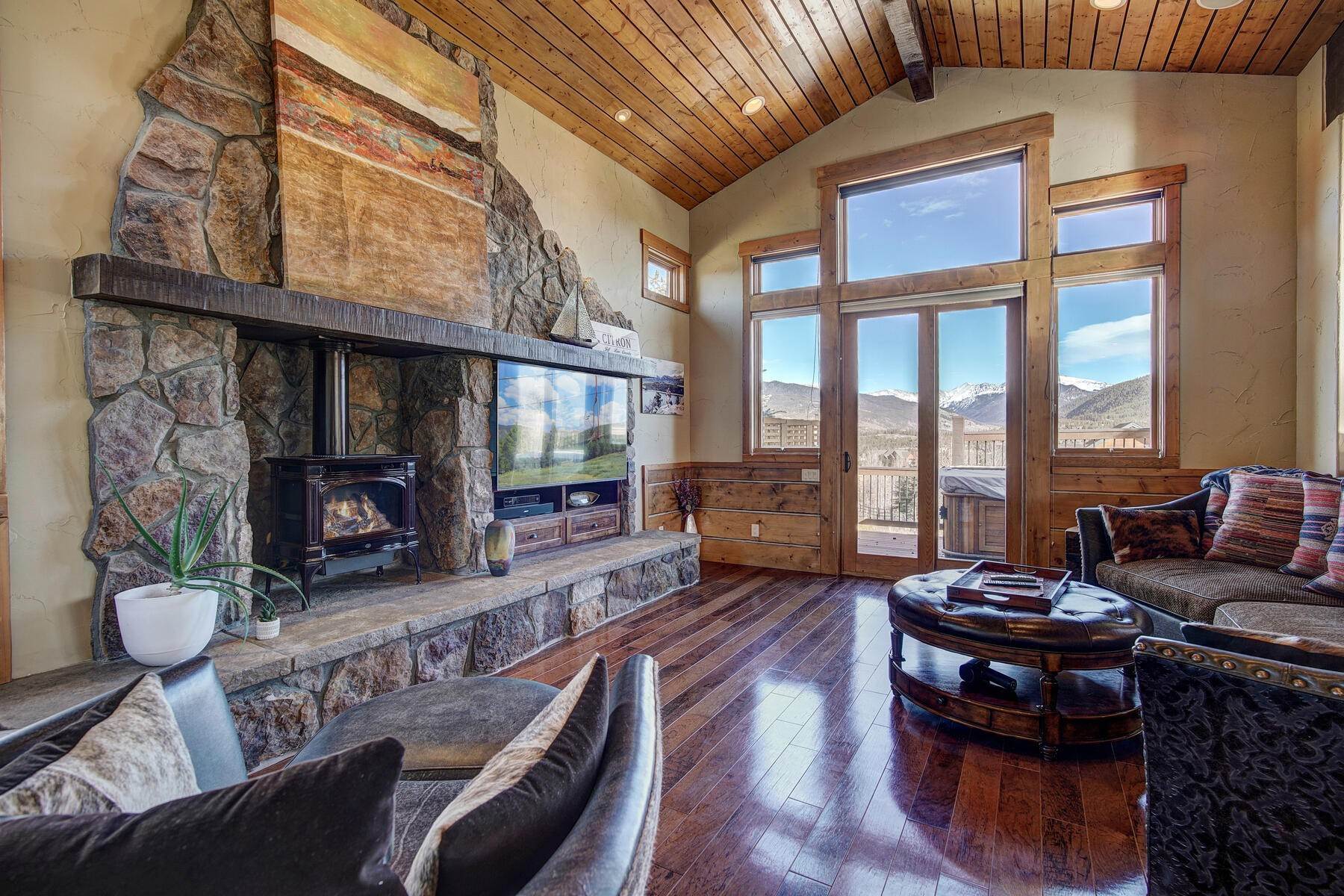 9. Single Family Homes for Active at 86 Canyon View Court Dillon, Colorado 80435 United States