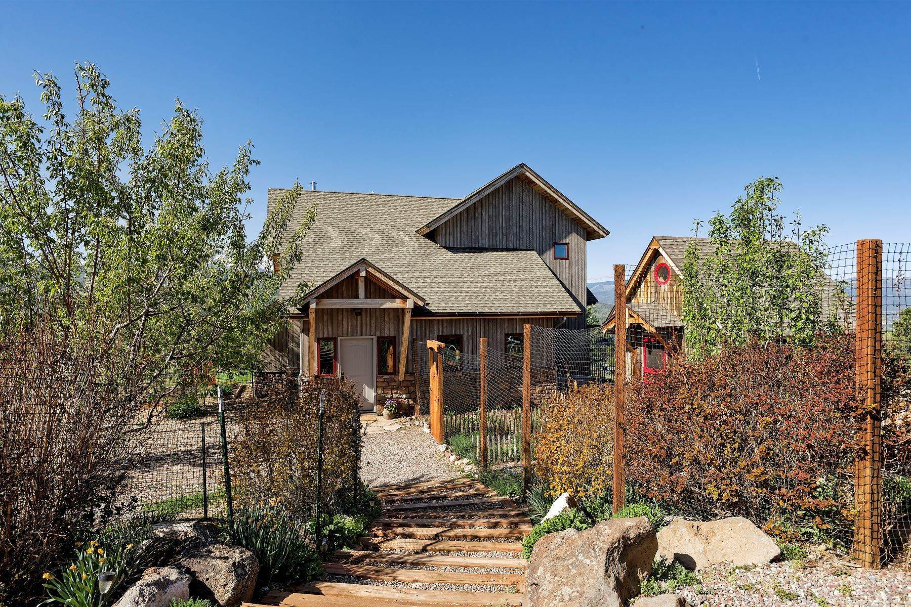 4. Single Family Homes for Active at Expansive eco-friendly cosmic compound with 180-degree valley views 1200 Sunset Lane Carbondale, Colorado 81623 United States