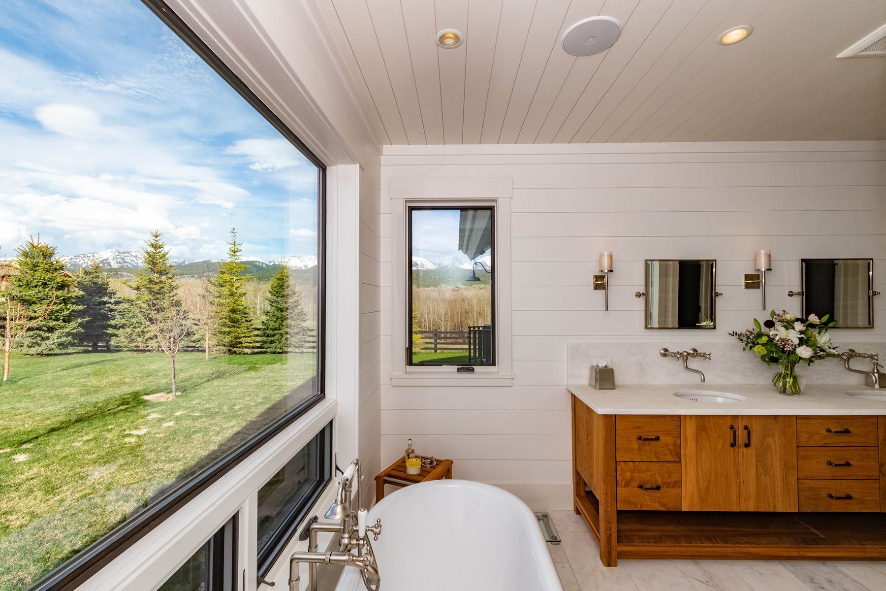 15. Single Family Homes for Active at Alta Modern Farmhouse 2260 N Stateline Road Alta, Wyoming 83414 United States