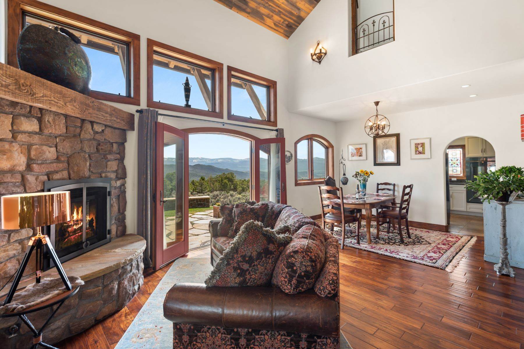 18. Single Family Homes for Active at Expansive eco-friendly cosmic compound with 180-degree valley views 1200 Sunset Lane Carbondale, Colorado 81623 United States