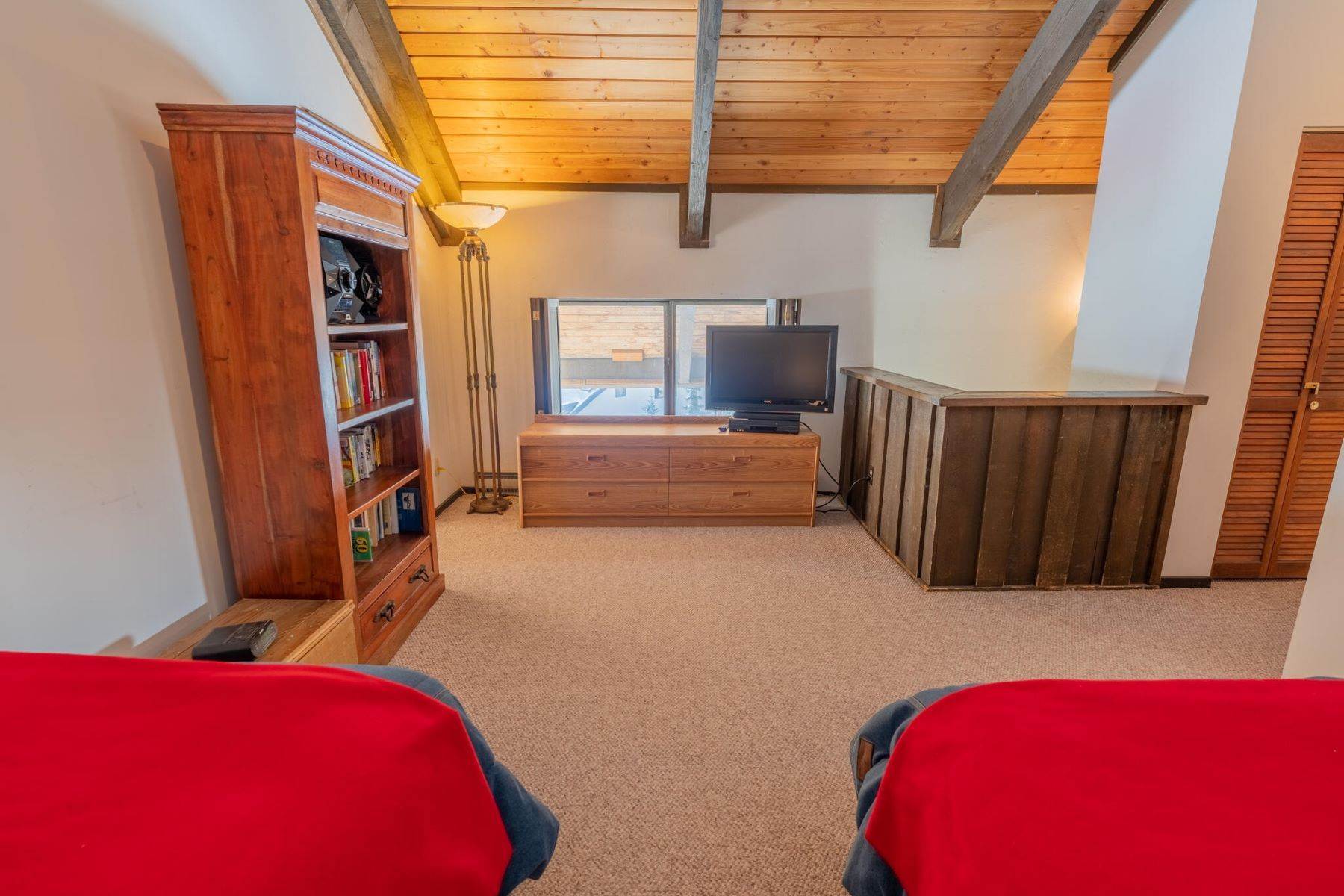 19. Condominiums for Active at Ski-in, Ski-out Condo in Mt. Crested Butte 14 Snowmass Road, Unit 301 Mount Crested Butte, Colorado 81225 United States