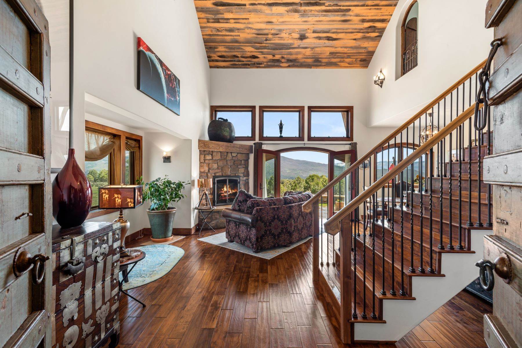 17. Single Family Homes for Active at Expansive eco-friendly cosmic compound with 180-degree valley views 1200 Sunset Lane Carbondale, Colorado 81623 United States