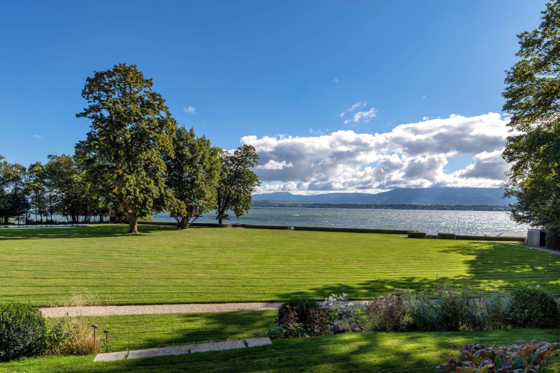 Single Family Homes for Active at Sumptuous waterfront mansion Mies Mies, Vaud 1295 Switzerland
