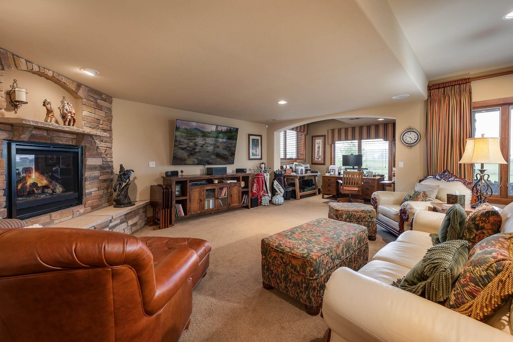 31. Single Family Homes for Active at Grand Elk Golf Course Furnished Home 1650 Mountain Sky Lane Granby, Colorado 80446 United States