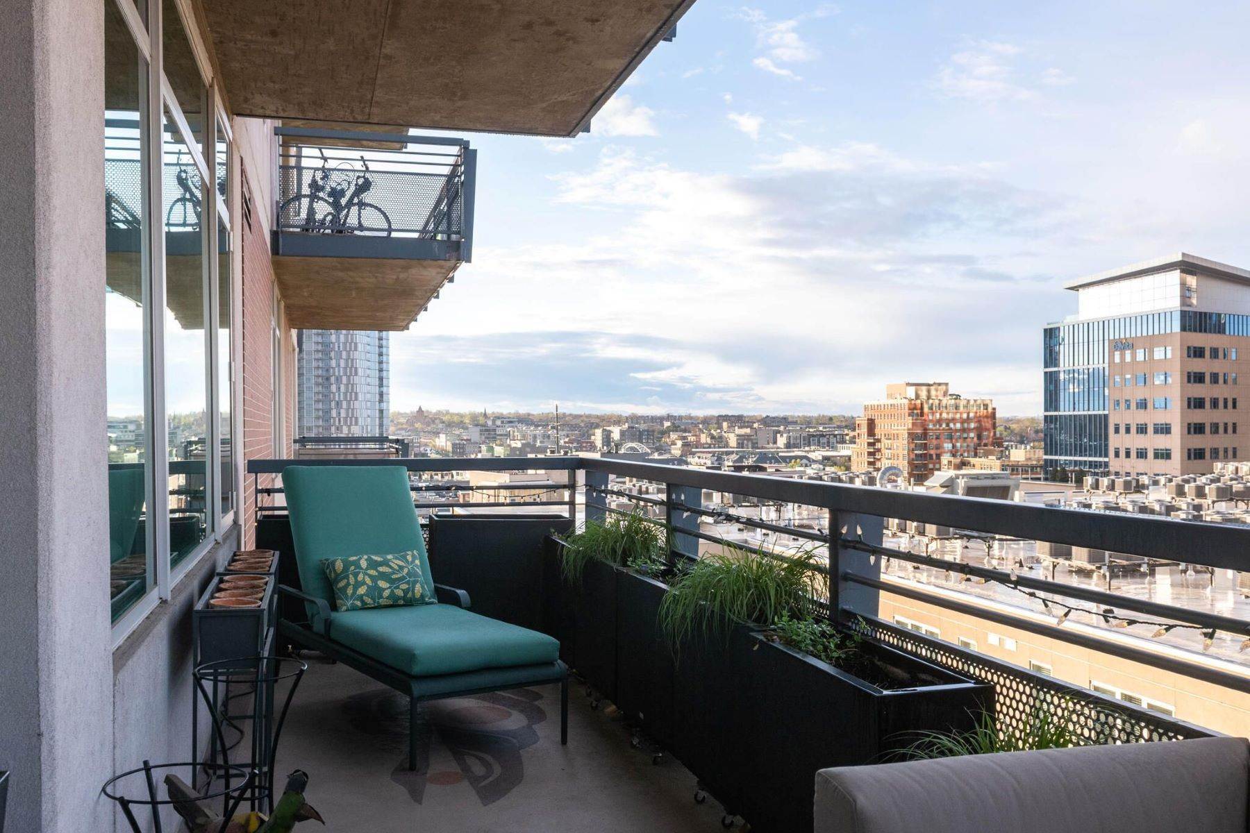 21. Condominiums for Active at 1401 Wewatta Street, Denver, CO, 80202 1401 Wewatta Street, Unit# 1101 Denver, Colorado 80202 United States