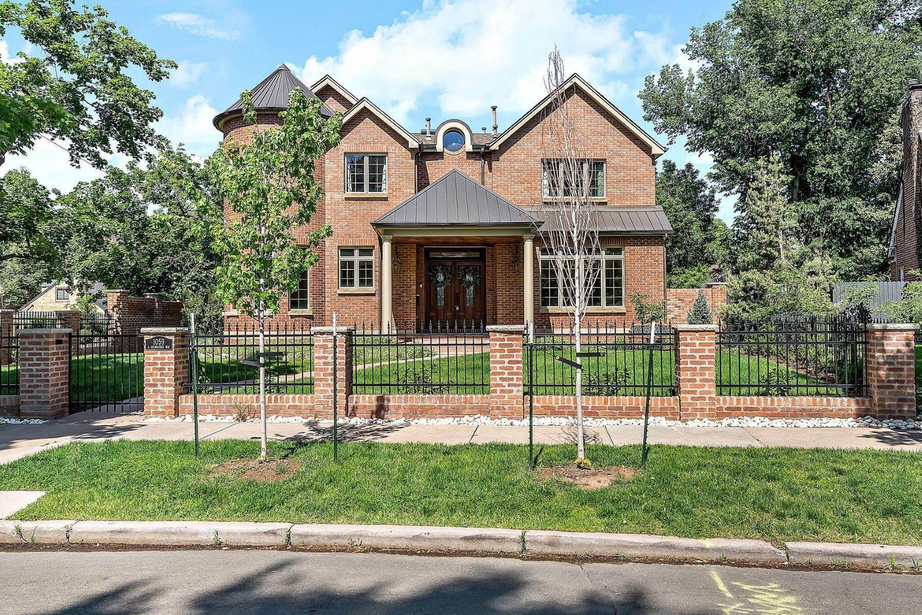 37. Single Family Homes for Active at Exceptional Bonnie Brae Estate 1059 S Milwaukee Way Denver, Colorado 80209 United States