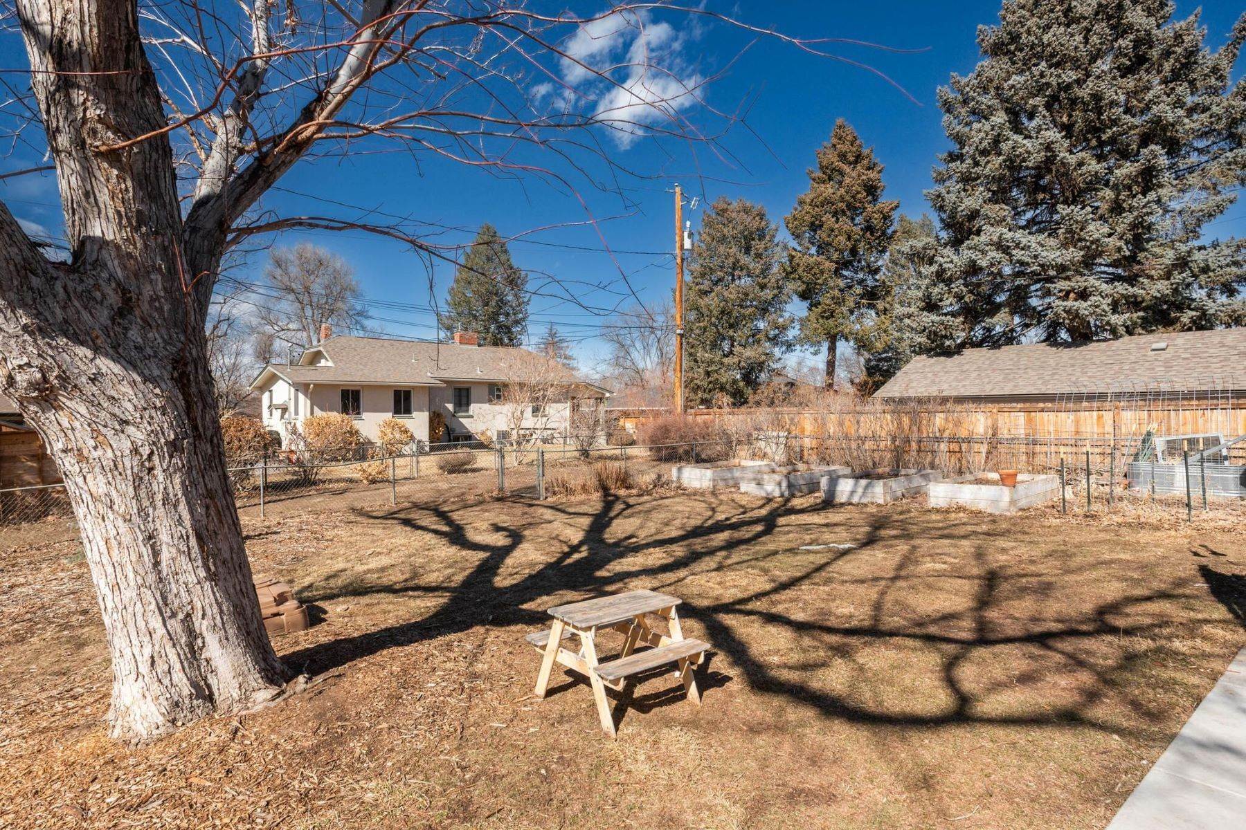 33. Single Family Homes for Active at Spectacular, Classic Ranch - Recently Renovated with an inviting open floor plan 3125 S Marion Street Englewood, Colorado 80113 United States