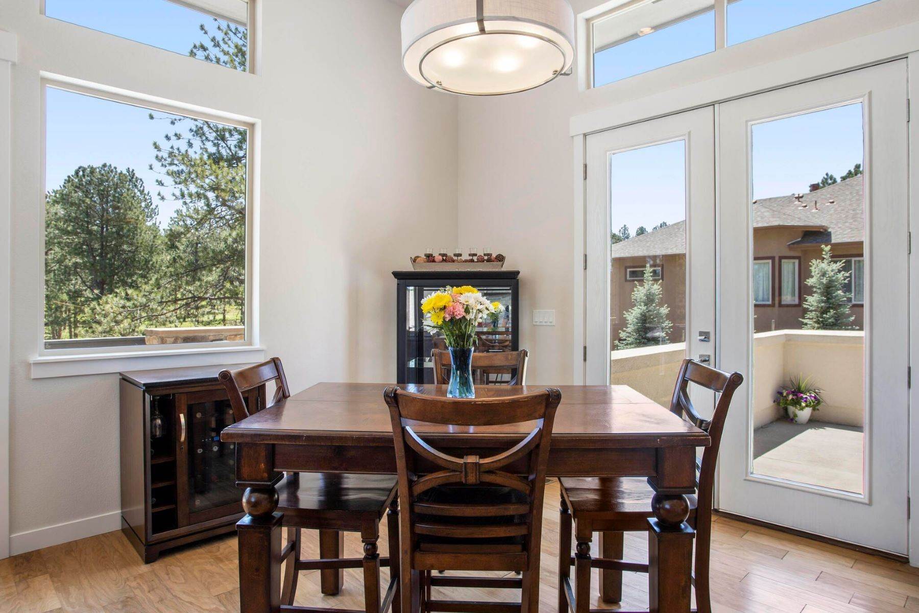 14. Single Family Homes por un Venta en Mountain modern custom home by award winning architect Michael Knorr! 602 Independence Drive Larkspur, Colorado 80118 Estados Unidos