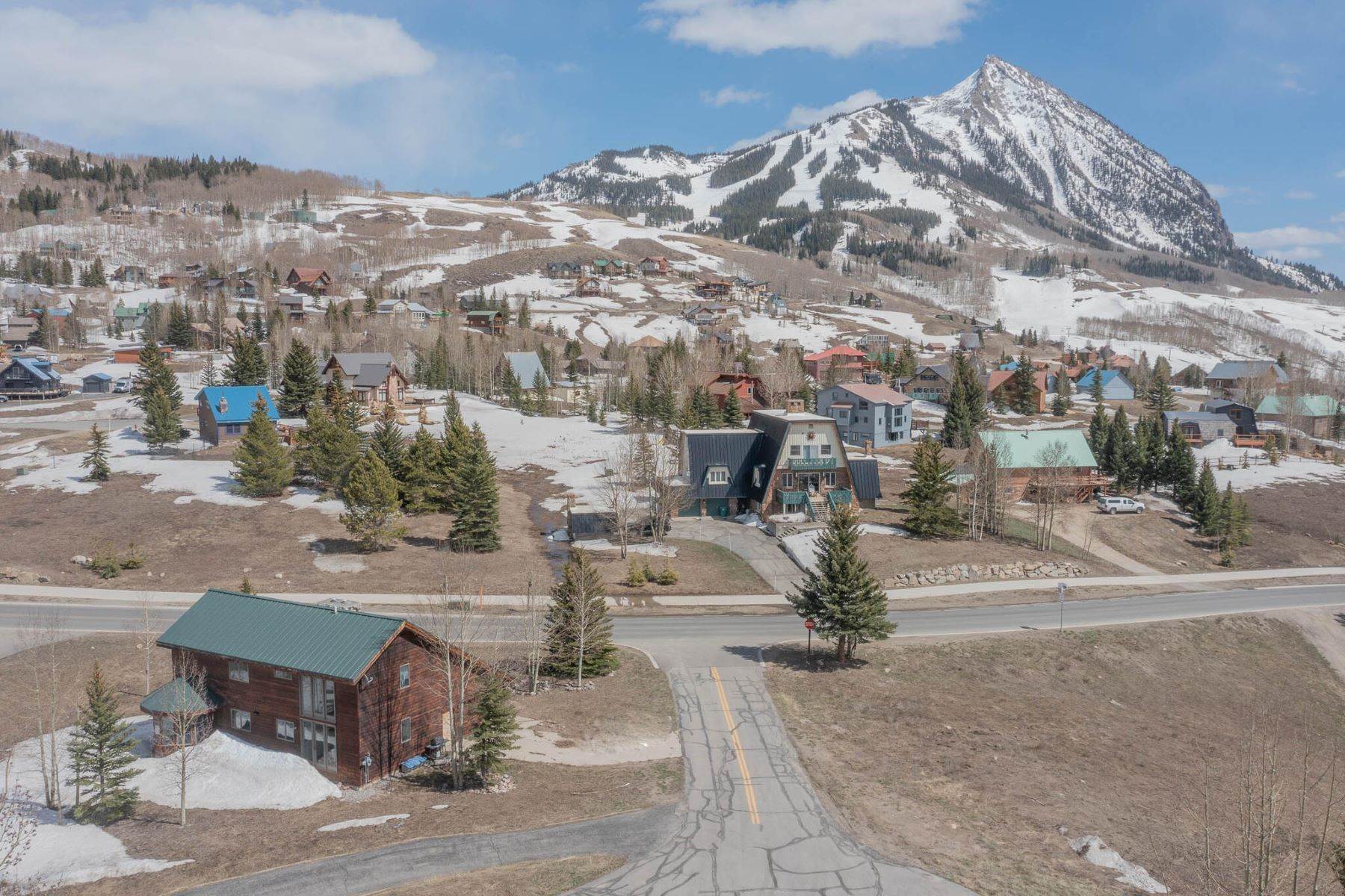 33. Single Family Homes for Active at 10 Arrowhead Circle, Mt. Crested Butte, CO 81225 10 Arrowhead Circle Mount Crested Butte, Colorado 81225 United States