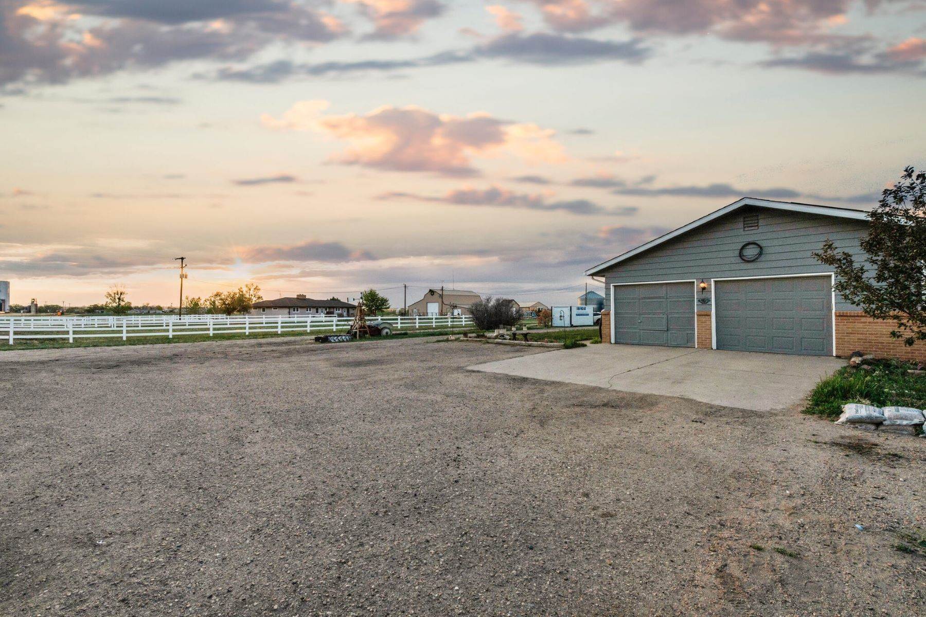 17. Single Family Homes for Active at BEST DEAL IN BYERS!! BACK ON THE MARKET WITH UPDATES + HUGE PRICE IMPROVEMENT!! 471 County Road 10 Byers, Colorado 80103 United States