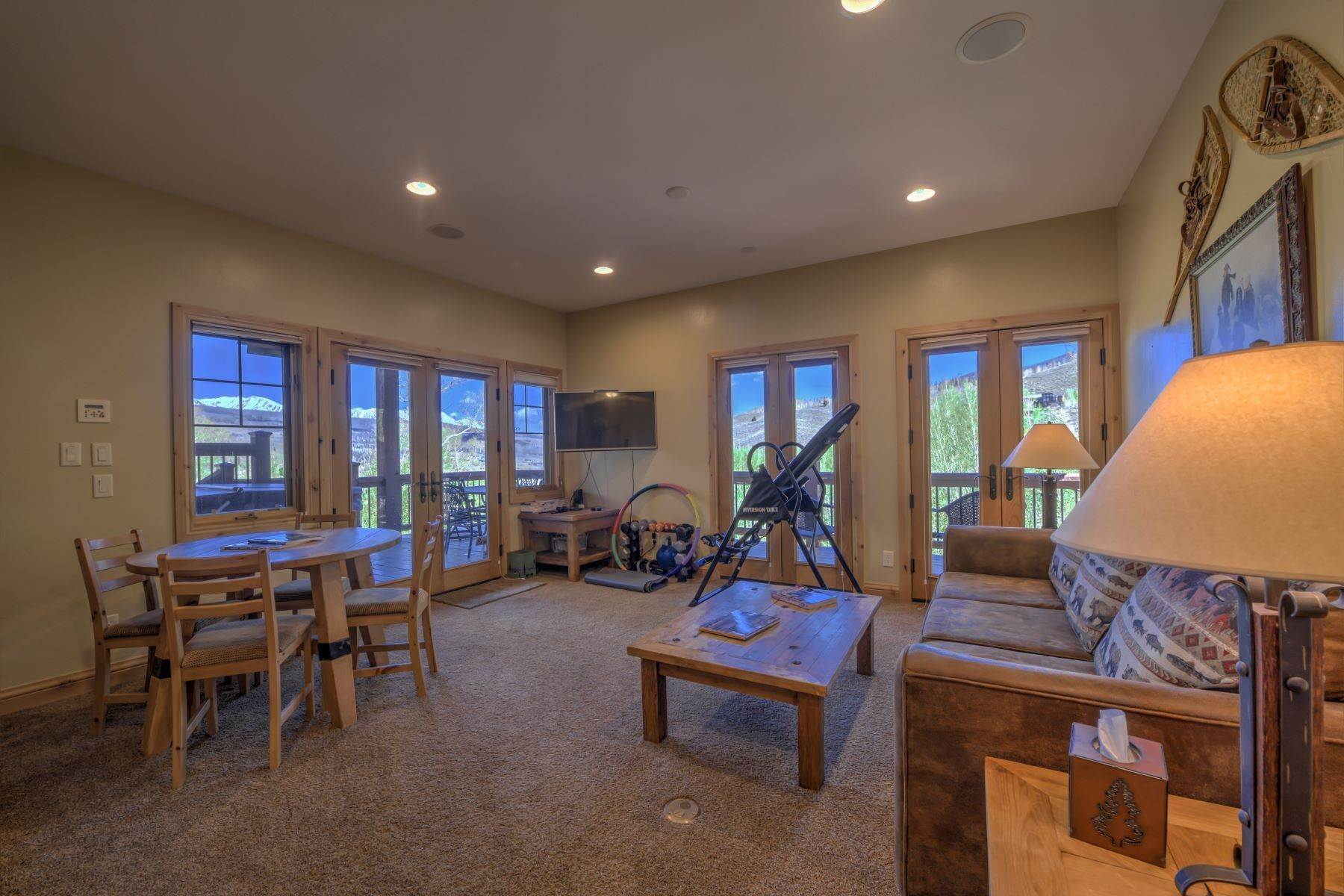 37. Single Family Homes for Active at Beautiful Silverthorne Home 24 Crescent Moon Trail Silverthorne, Colorado 80498 United States