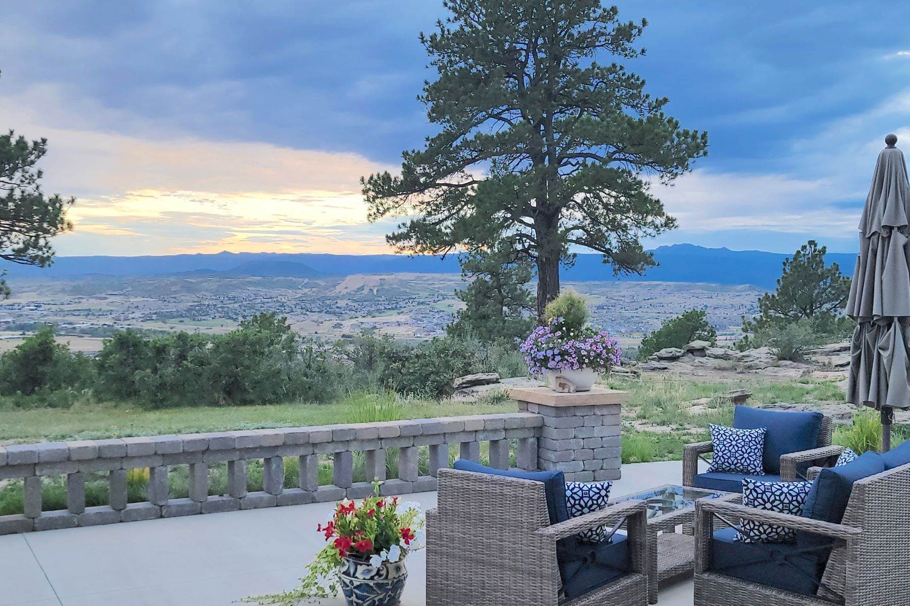 46. Single Family Homes for Active at 880 Diamond Ridge Circle, Castle Rock, CO 80108 880 Diamond Ridge Circle Castle Rock, Colorado 80108 United States