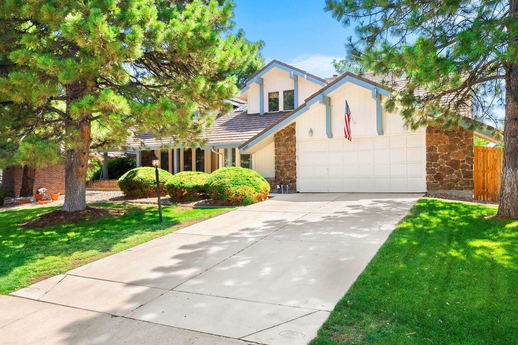 2. Single Family Homes for Active at 5557 E Links Circle, Centennial, CO, 80122 5557 E Links Circle Centennial, Colorado 80122 United States