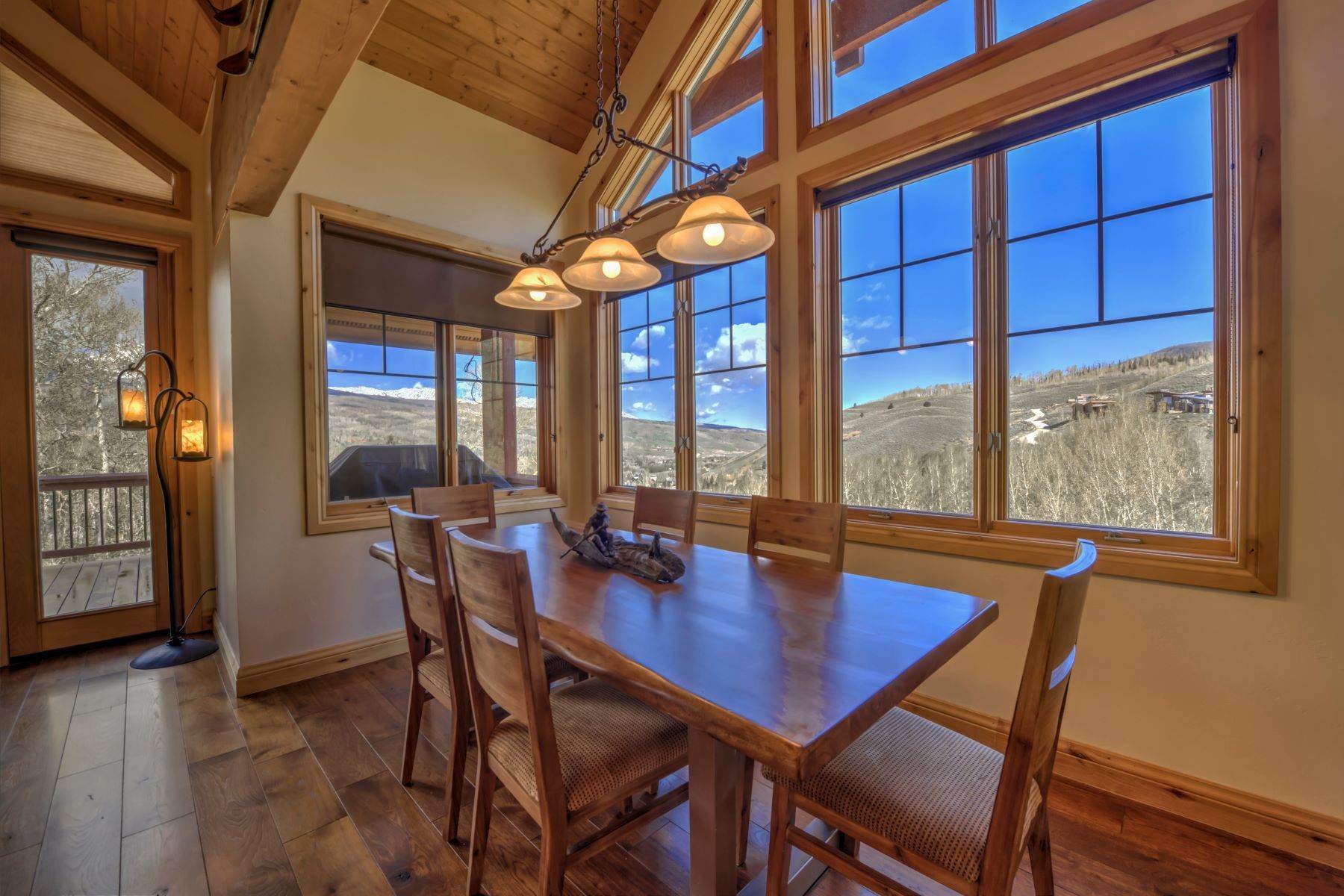 13. Single Family Homes for Active at Beautiful Silverthorne Home 24 Crescent Moon Trail Silverthorne, Colorado 80498 United States