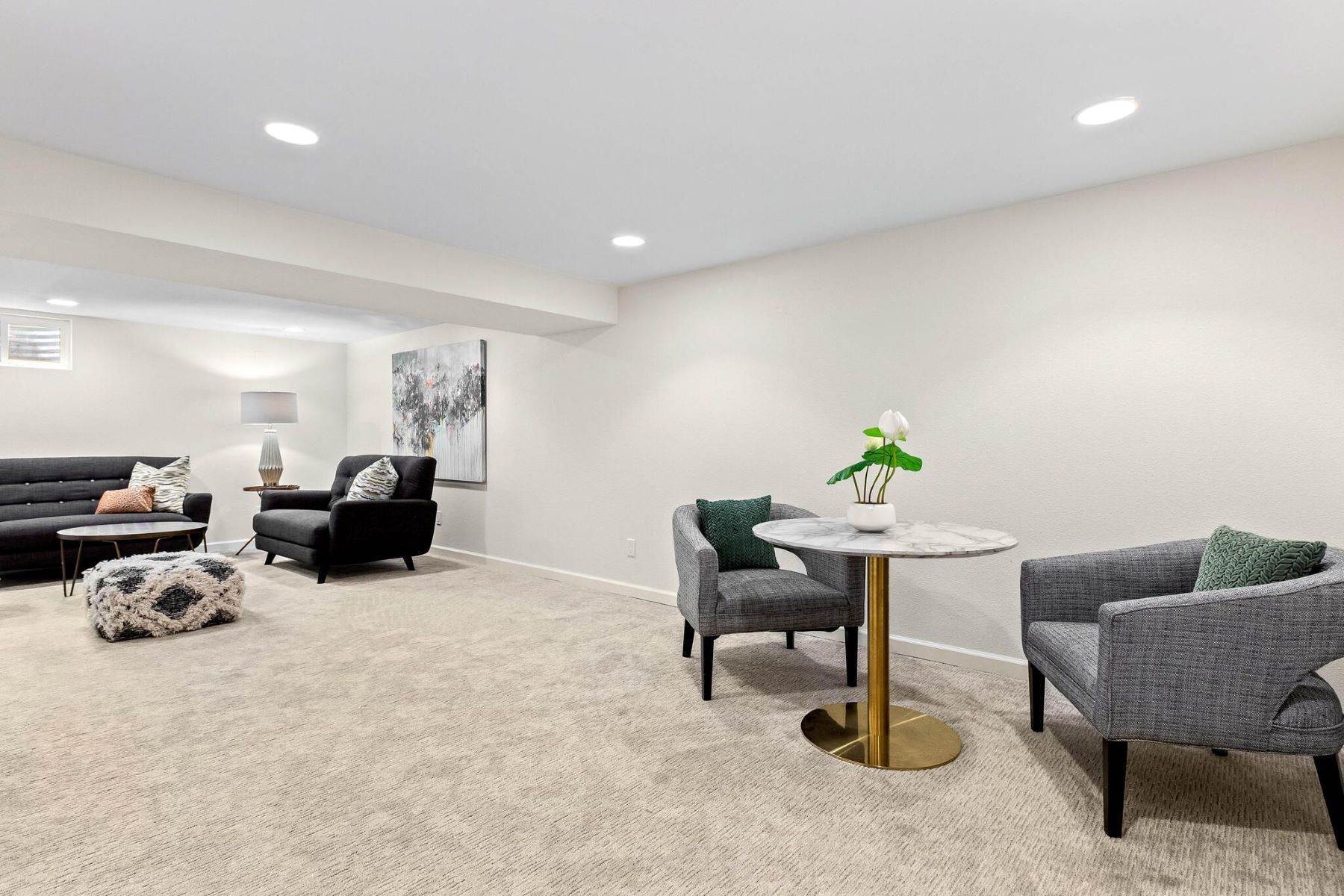 16. Single Family Homes for Active at Completely Renovated in the Perfect Central Denver Location 3051 S Golden Way Denver, Colorado 80227 United States