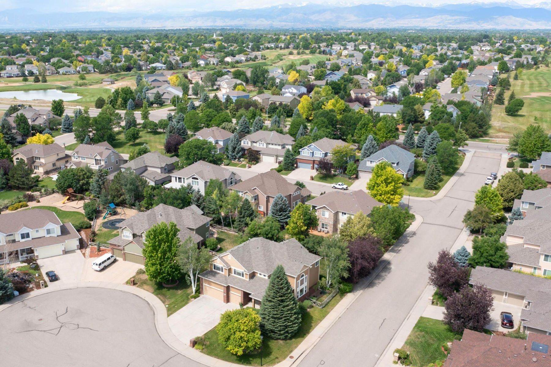 36. Single Family Homes for Active at Open, Sunny Home on a Corner Lot 2013 Prestwick Court Longmont, Colorado 80504 United States