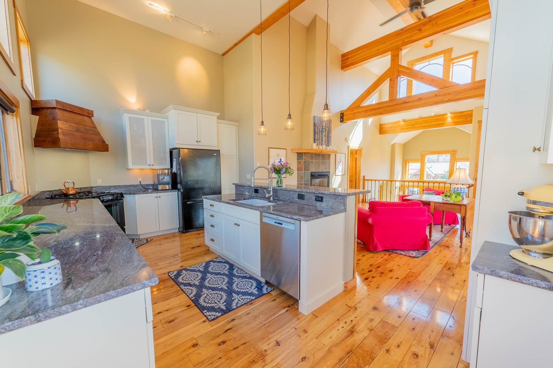 17. Single Family Homes for Active at 92 W Silver Sage Drive, Crested Butte, CO 81224 92 W Silver Sage Drive Crested Butte, Colorado 81224 United States