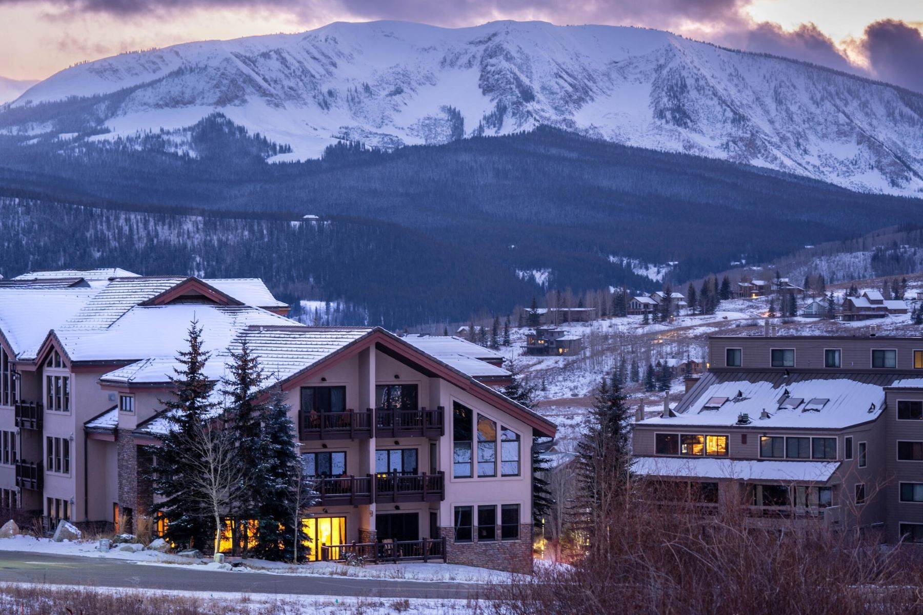 34. Condominiums for Active at A Turn-Key Corner Condo at Black Bear Lodge, Crested Butte 9 Hunter Hill Road Unit 105 Mount Crested Butte, Colorado 81225 United States