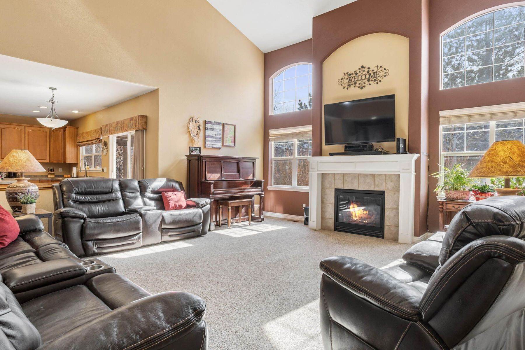 3. Single Family Homes for Active at Lovely home in the Meadows 3632 Sunridge Terrace Drive Castle Rock, Colorado 80109 United States