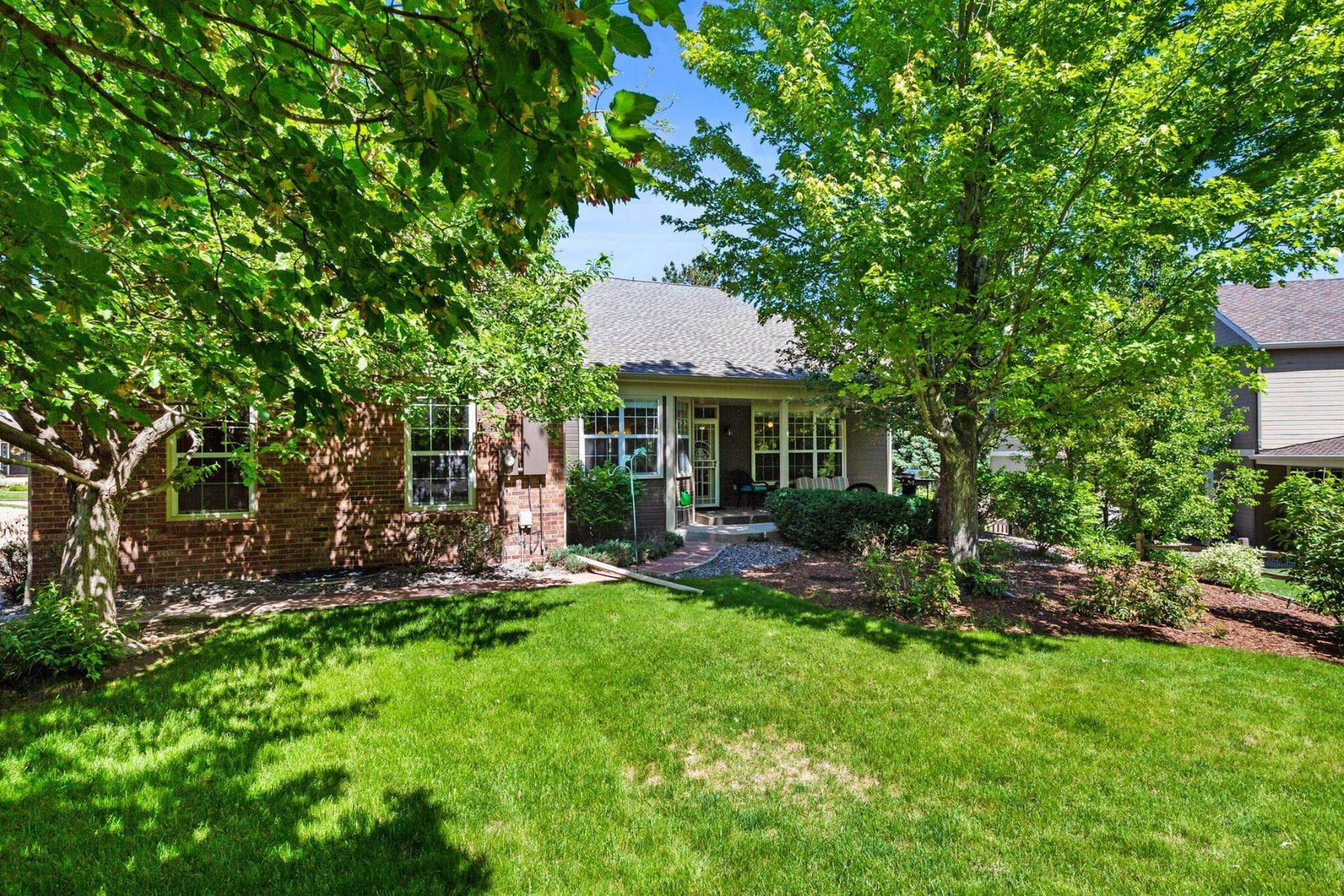 32. Single Family Homes for Active at 8661 Forrest Drive, Highlands Ranch, CO, 80126 8661 Forrest Drive Highlands Ranch, Colorado 80126 United States
