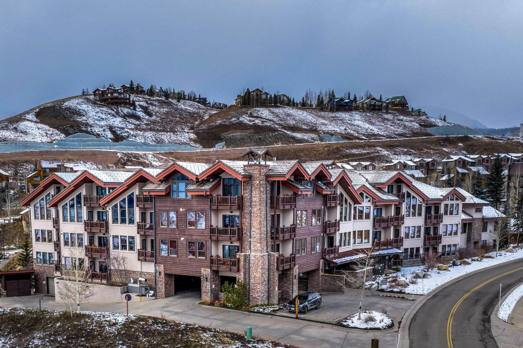 27. Condominiums for Active at A Turn-Key Corner Condo at Black Bear Lodge, Crested Butte 9 Hunter Hill Road Unit 105 Mount Crested Butte, Colorado 81225 United States