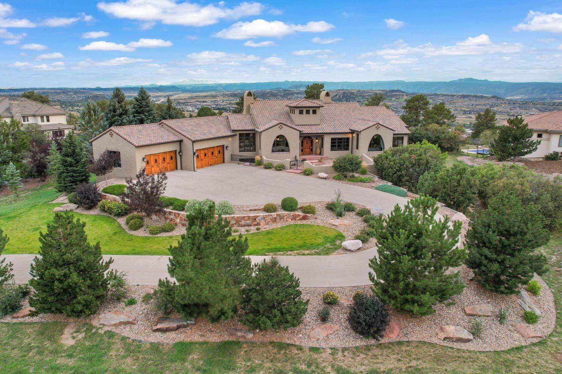 6. Single Family Homes for Active at 880 Diamond Ridge Circle, Castle Rock, CO 80108 880 Diamond Ridge Circle Castle Rock, Colorado 80108 United States