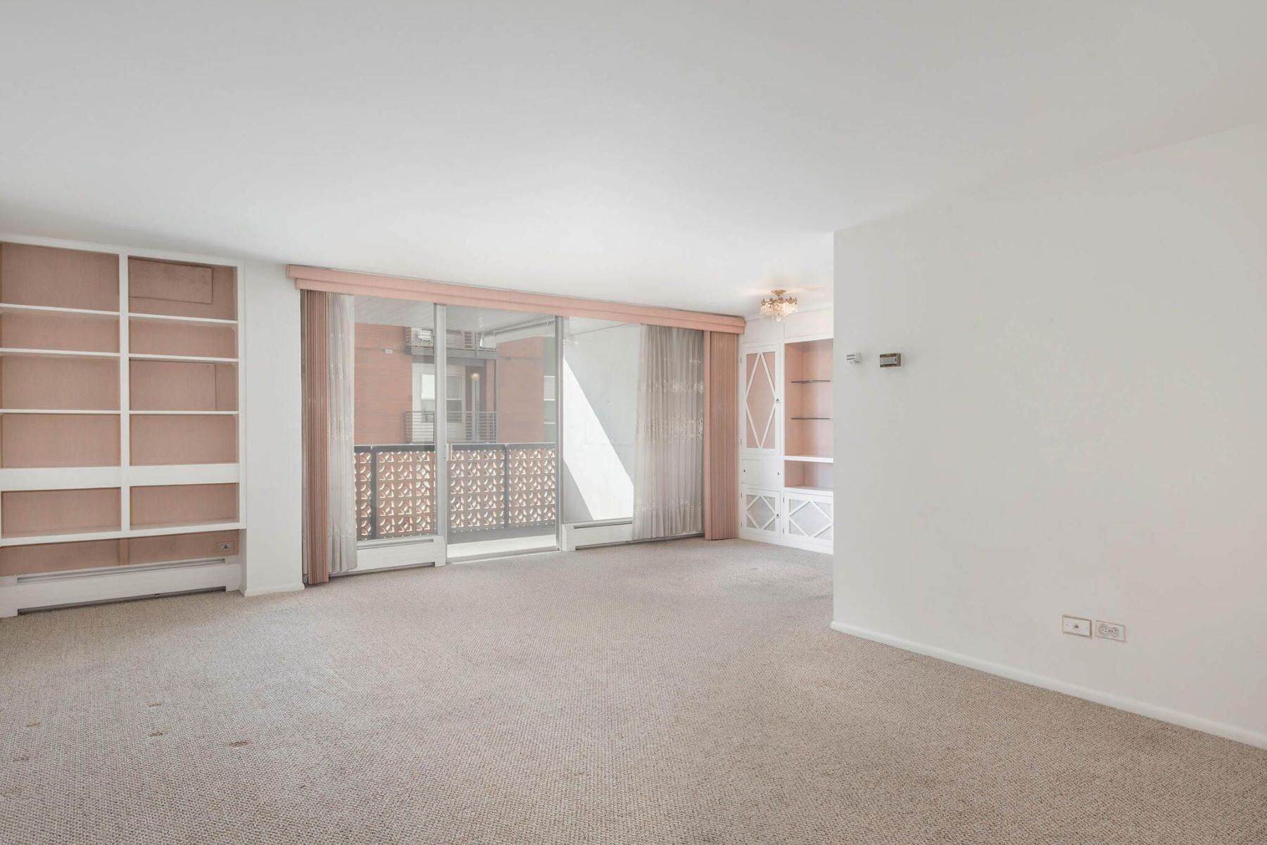 4. Condominiums for Active at 4570 E Yale Avenue, Denver, CO, 80222 4570 E Yale Avenue, Unit# 406 Denver, Colorado 80222 United States