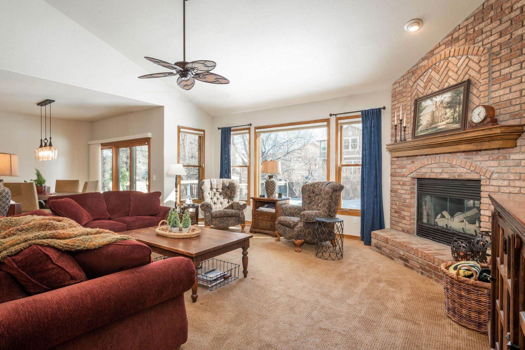 28. Single Family Homes for Active at Exceptional Ranch Home 9972 Wyecliff Place Highlands Ranch, Colorado 80126 United States